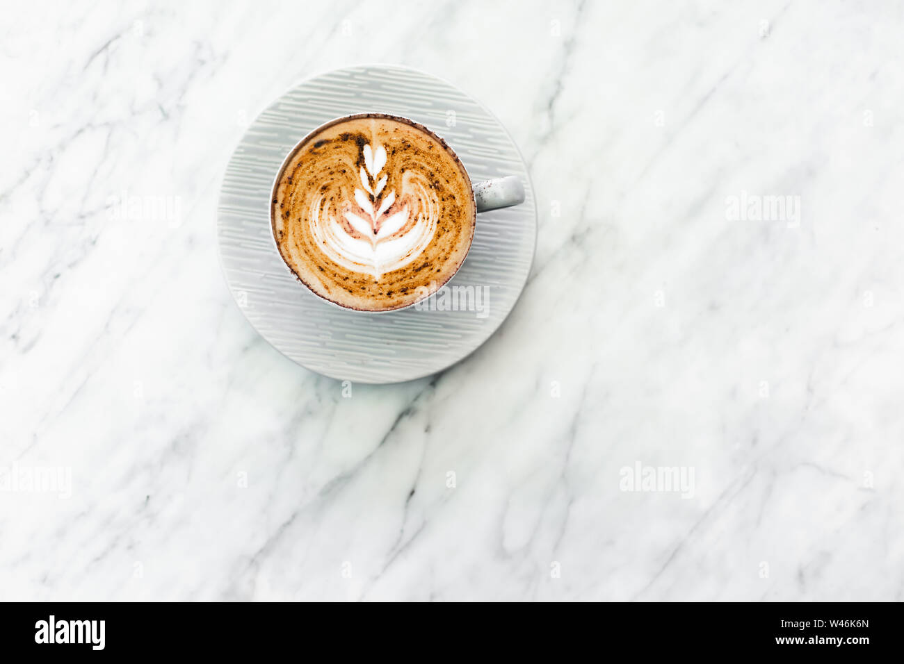 Schoko Latte für ein junges weißes Flittchen Schoko Latte für ein junges weißes Flittchen