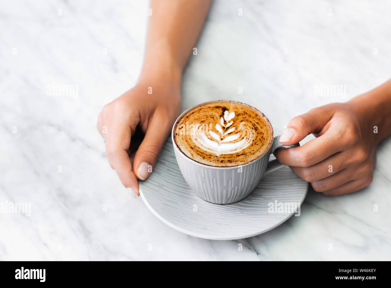 Schoko Latte für ein junges weißes Flittchen Schoko Latte für ein junges weißes Flittchen