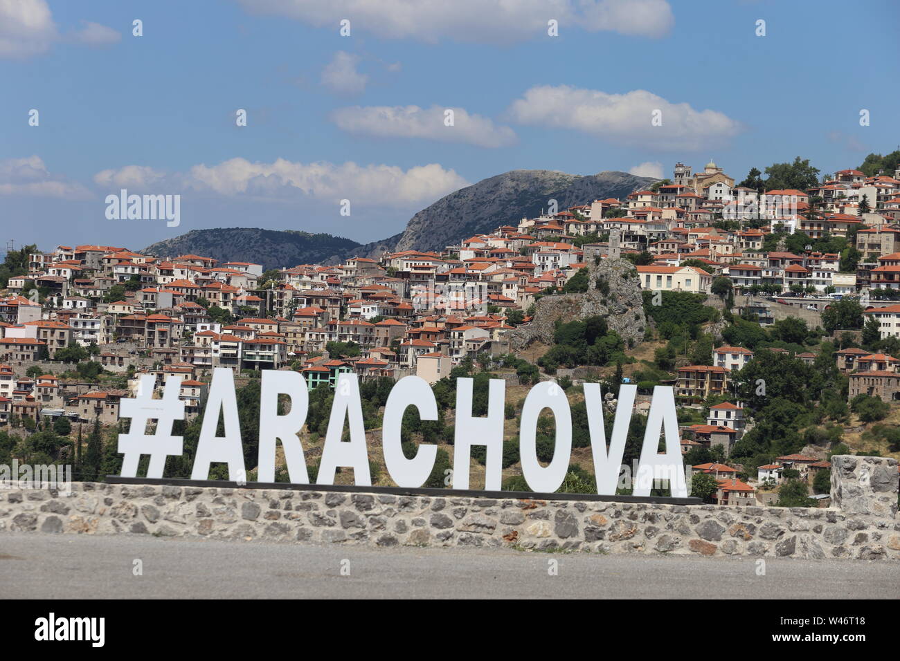 Arachova, Griechenland - 20. Juli 2019: Panoramabild der Stadt Arachova Stockfoto