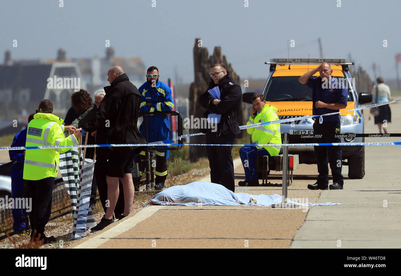 Die Redaktion Bitte beachten Sie grafische Inhalte. Ein Blick auf die Szene im Camber, East Sussex, wie Rettungsdienste an einem Unfall dachte ein Kite Surfer zu beteiligen. Stockfoto