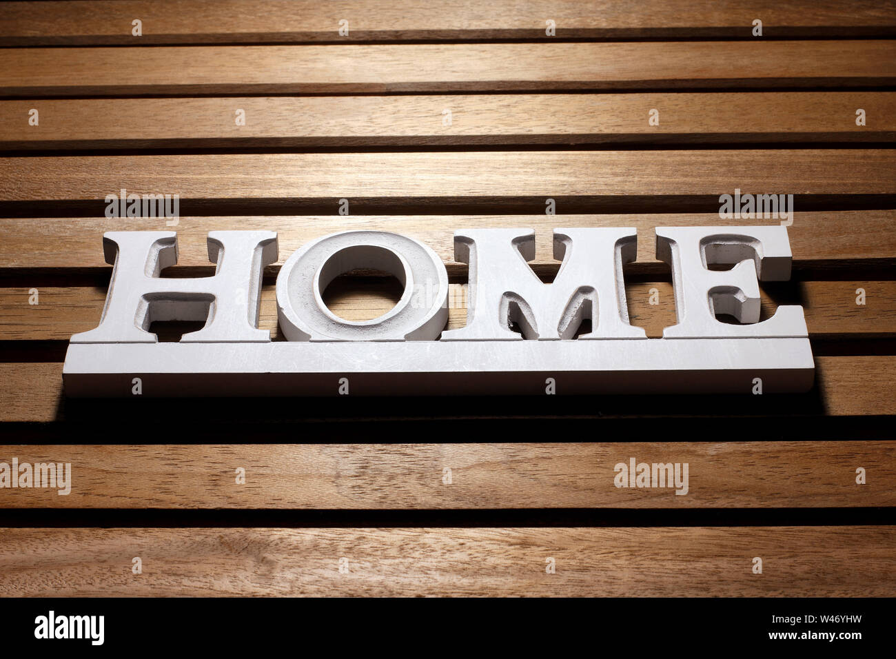 Home Symbol auf Holz- Hintergrund Stockfoto