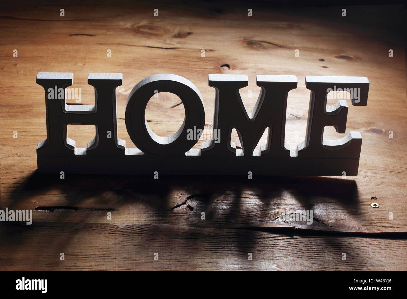 Home Symbol auf Holz- Hintergrund Stockfoto