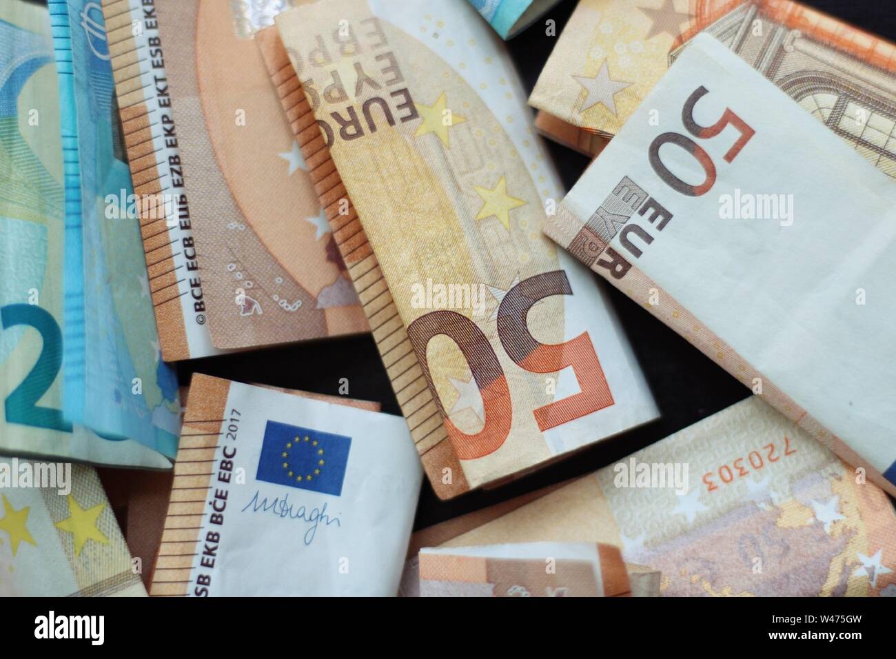 Hintergrund von ein paar Euro-Banknoten. Stockfoto