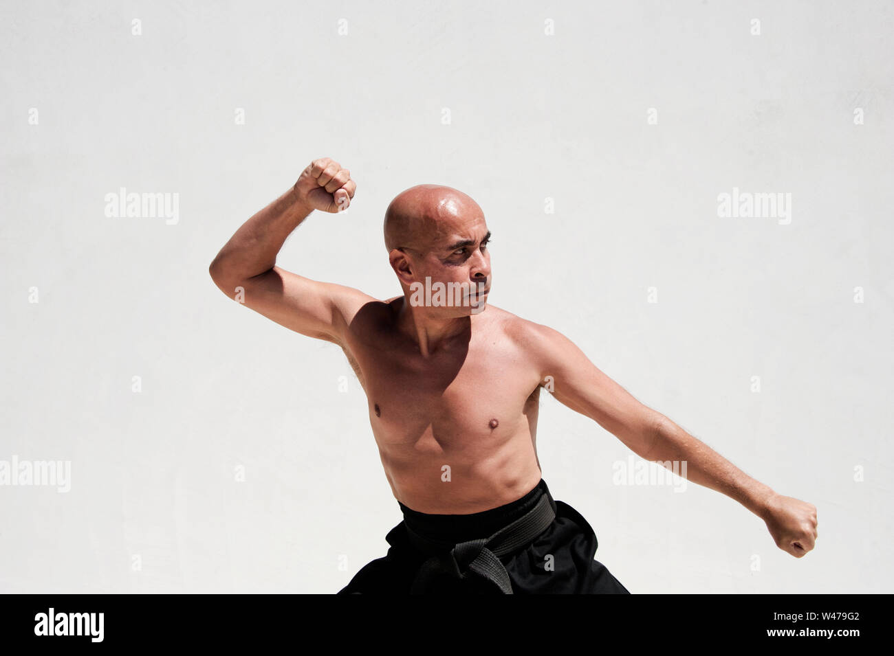 Martial Arts Mann mittleren Alters, der Selbstverteidigung und der Achtsamkeit. Stockfoto