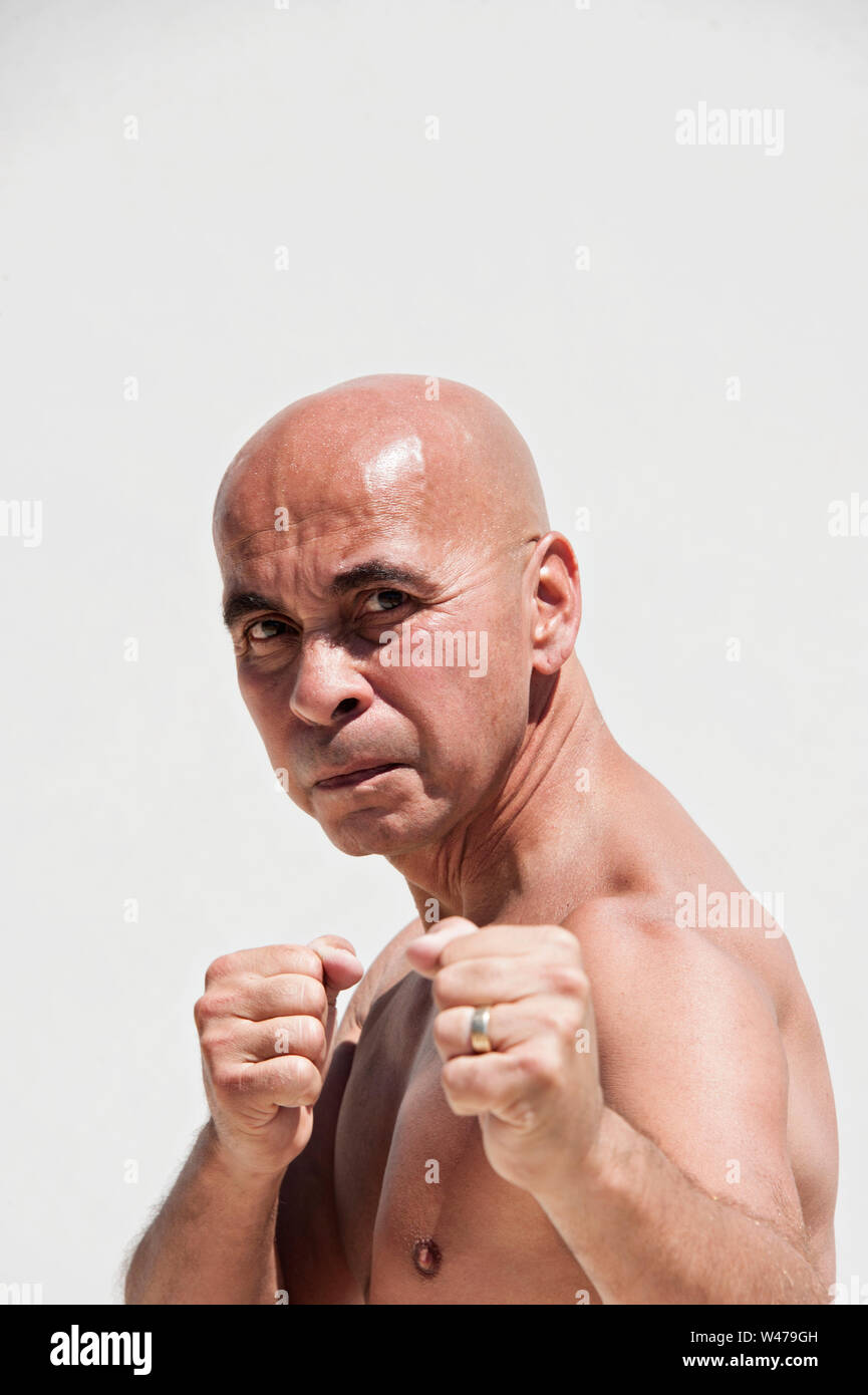 Martial Arts Mann mittleren Alters, der Selbstverteidigung und der Achtsamkeit. Stockfoto