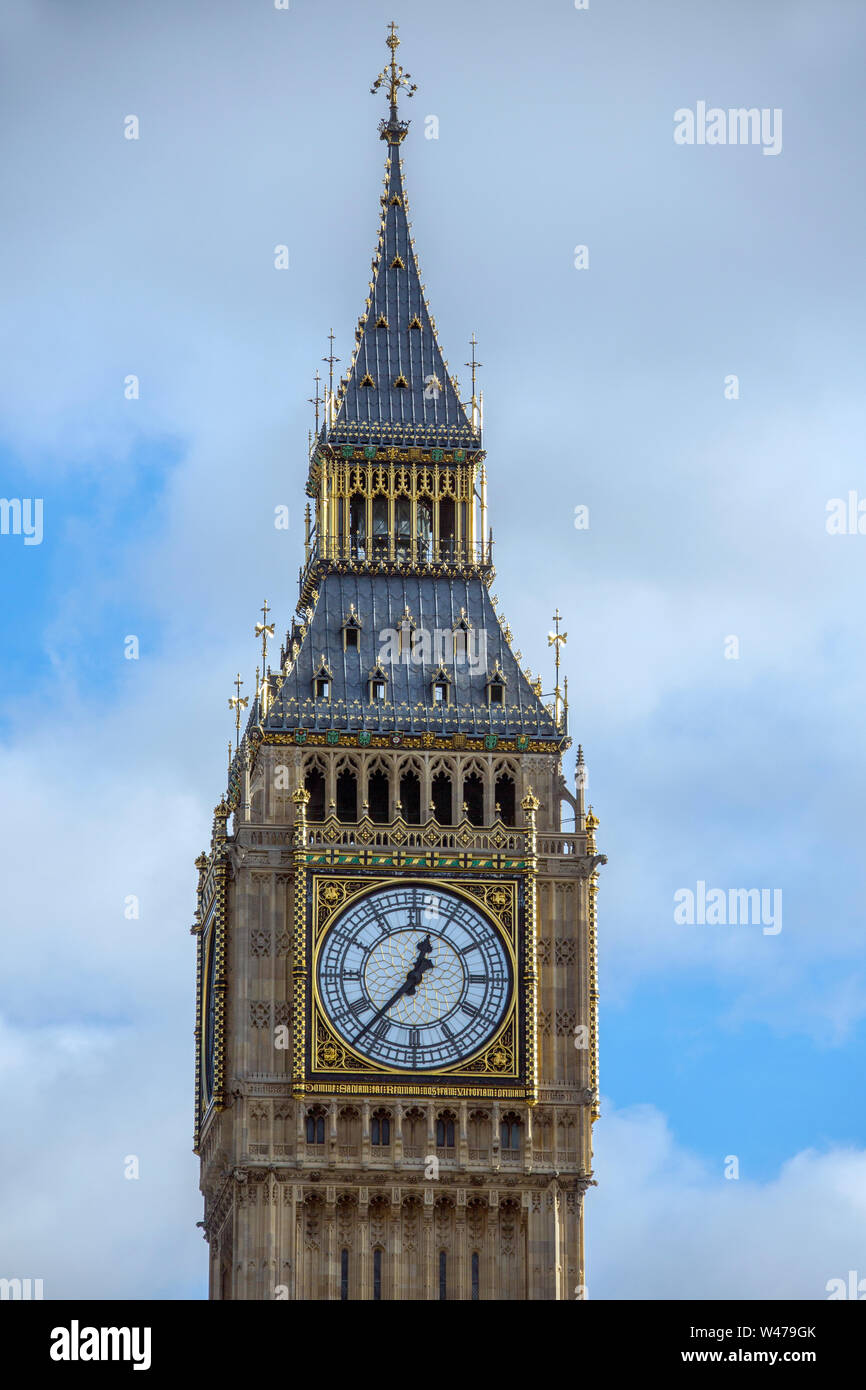 Big Ben ist der Spitzname für die große Glocke der Uhr am nördlichen Ende der Palast von Westminster in London, England. Es wird in der Regel erweitert re Stockfoto