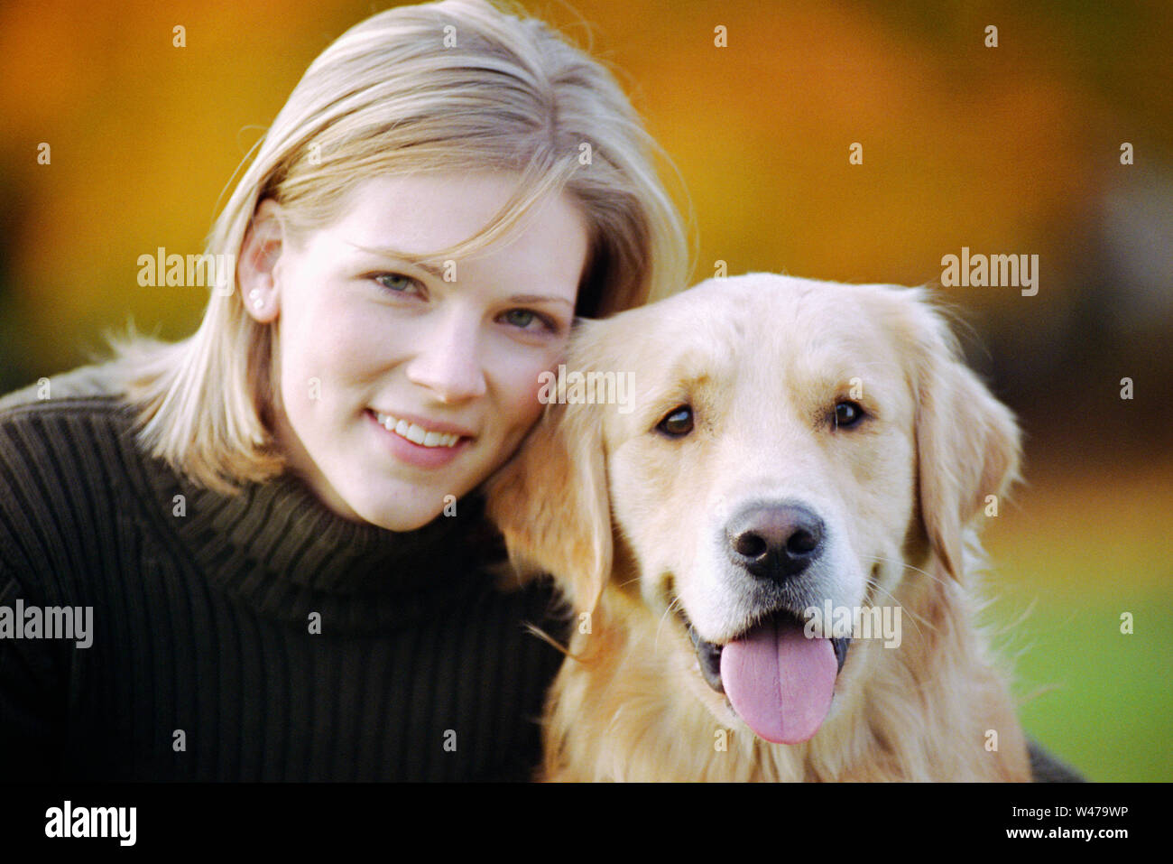 Frau mit Hund Stockfoto