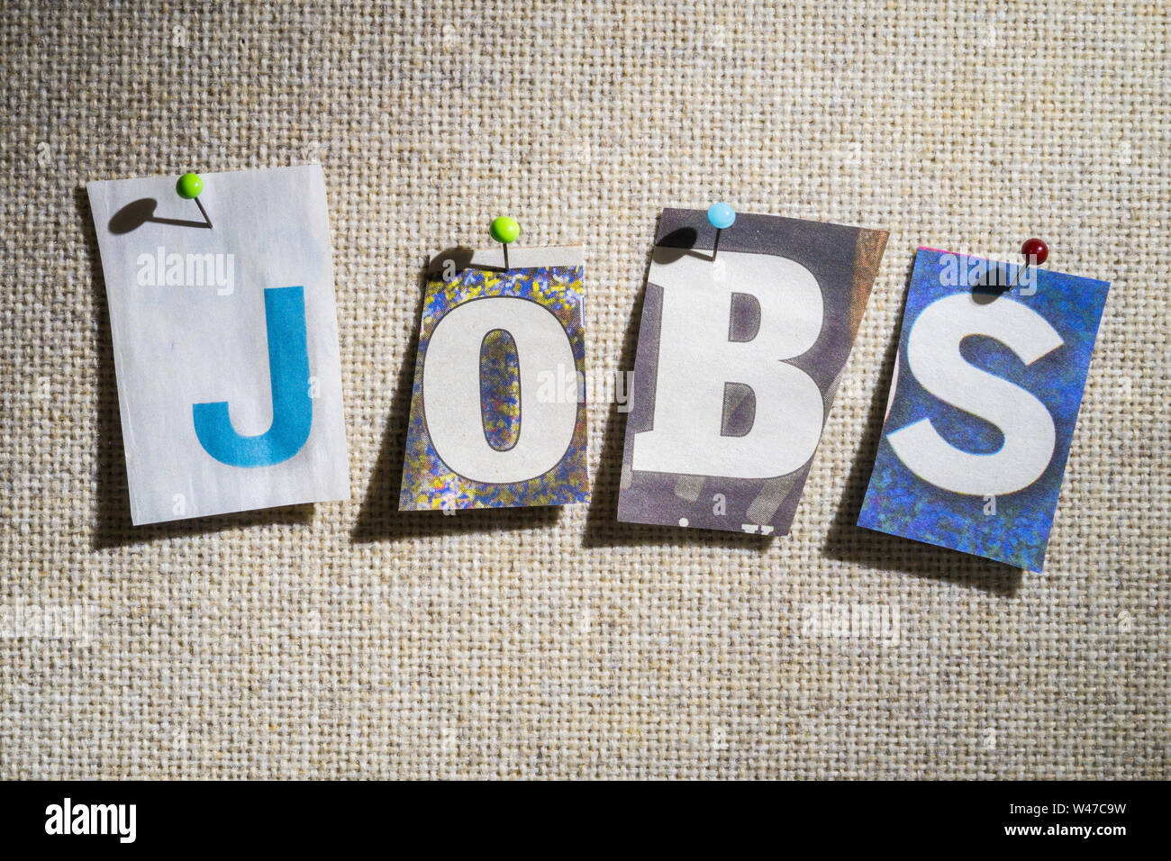 Das Wort Jobs auf ein Bulletin Board mit Cut-out Papier Buchstaben in die loesegeldforderungen Wirkung Typografie Stockfoto