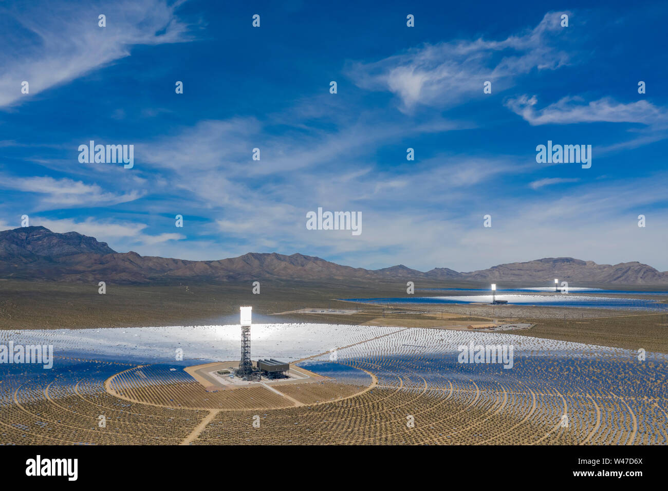 Luftaufnahme der Solar Tower Der ivanpah Solar Electric System erzeugt bei Kalifornien Stockfoto