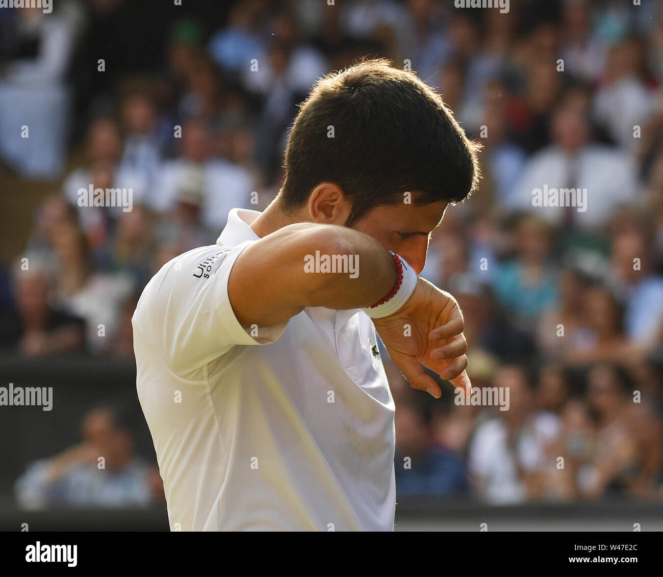 London England vom 14. Juli 2019 Die Meisterschaften in Wimbledon 2019 14072019 Novak Djokovic (SRB) auf seiner war zu gewinnenden Mens endgültige Foto Roger Parker Inter Stockfoto