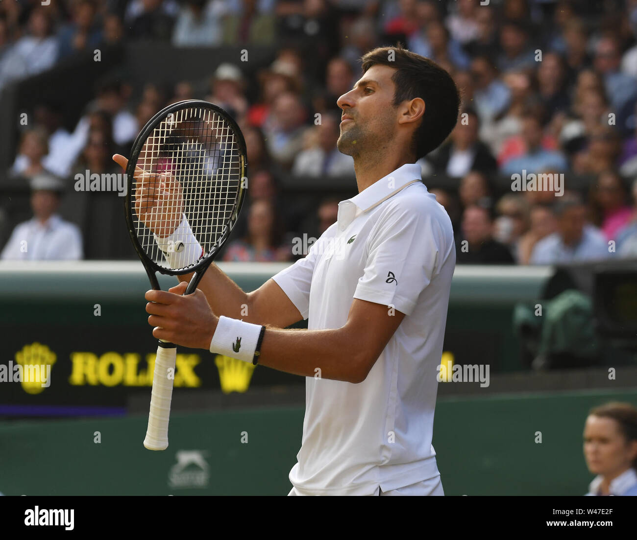 London England vom 14. Juli 2019 Die Meisterschaften in Wimbledon 2019 14072019 Novak Djokovic (SRB) auf seiner war zu gewinnenden Mens endgültige Foto Roger Parker Inter Stockfoto