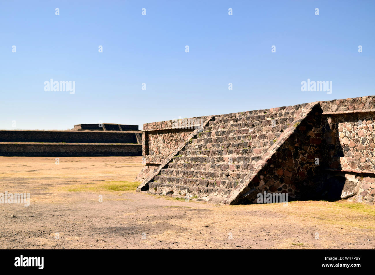 Blick auf die größte Struktur in San Juan Teotihuacan, Pyramide der Sonne. Stockfoto