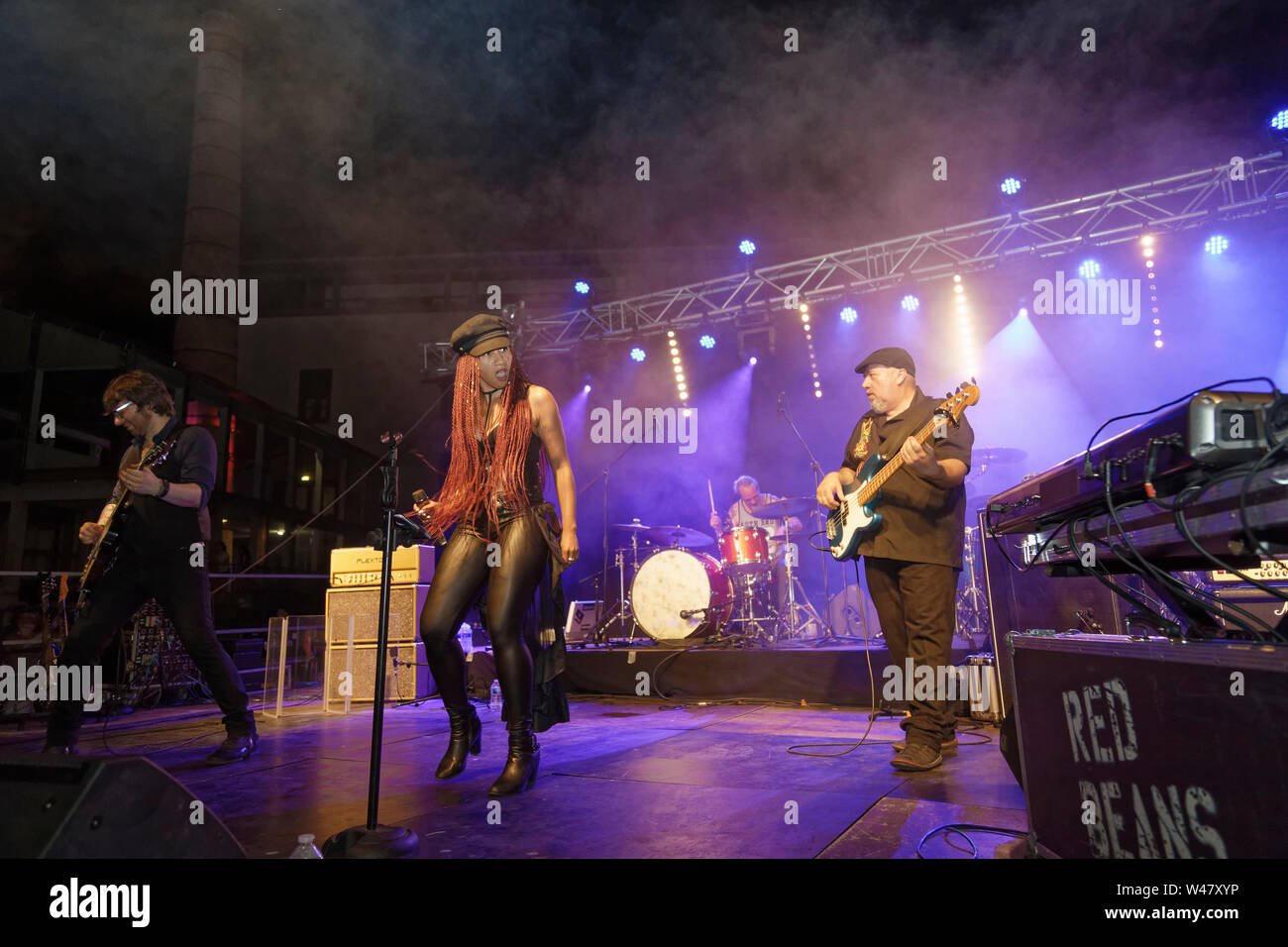 Agde, Frankreich, 6. Juli 2019. Die roten Bohnen und Pfeffersauce im Konzert an Black Pearl Festival. © veronique Phitoussi/Alamy Stock Foto Stockfoto