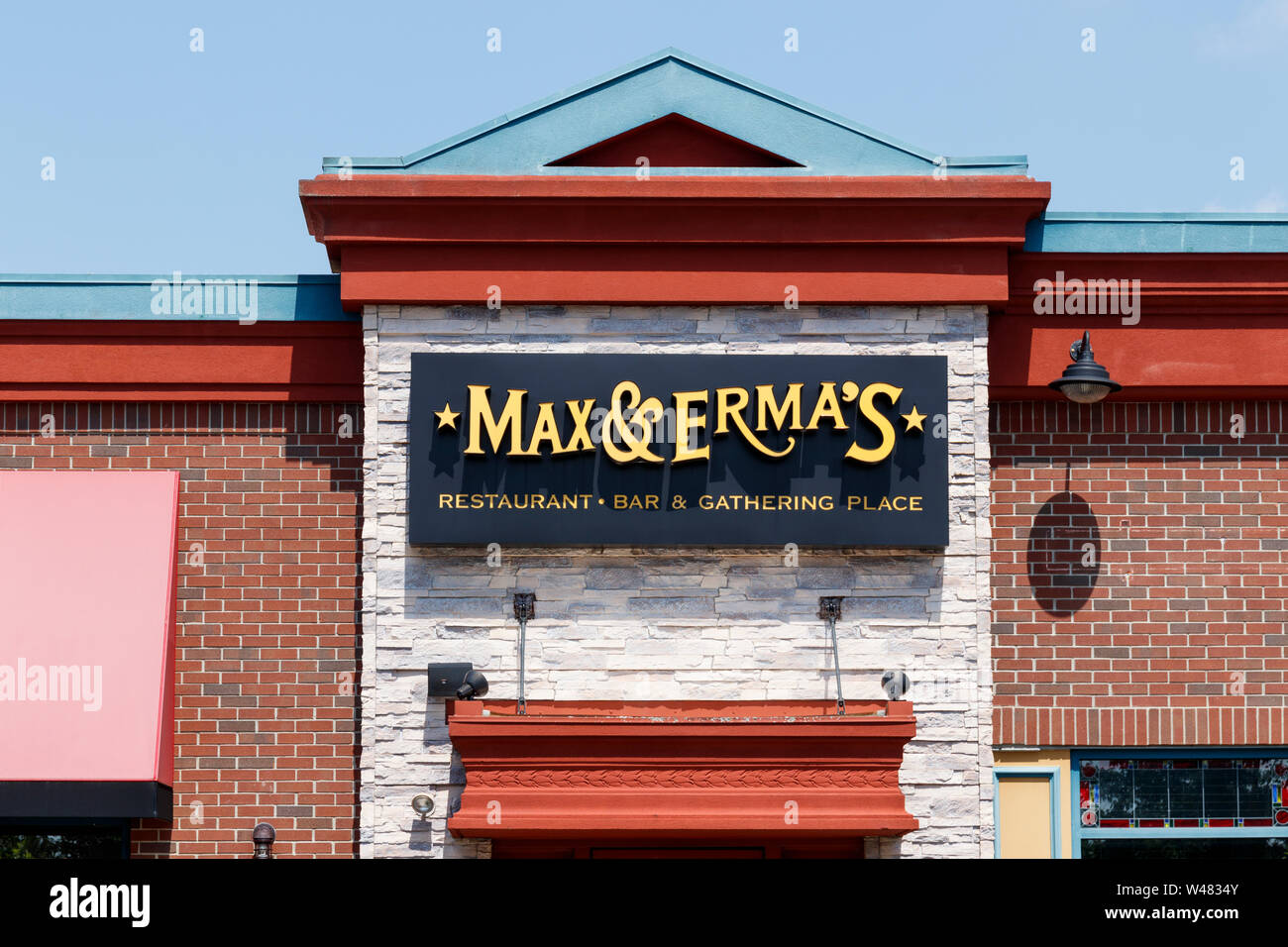 Louisville - ca. Juli 2019: Max & Erma's Restaurant und Bar. Max & Ermas ist in Columbus und wird derzeit von Glacier Restaurant Gruppe I Stockfoto