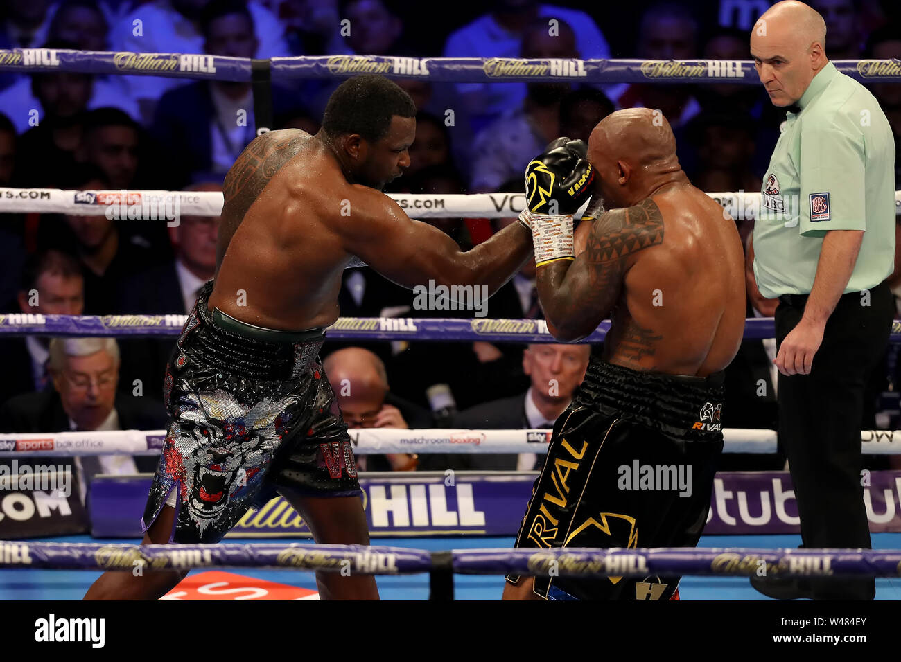 20. Juli 2019, die Arena 02, London, England; Heavyweight Boxing, WBC endgültige Eliminator, Whyte versus Rivas; Dillian Whyte landet einen oberen Schnitt auf Oscar Rivas Stockfoto