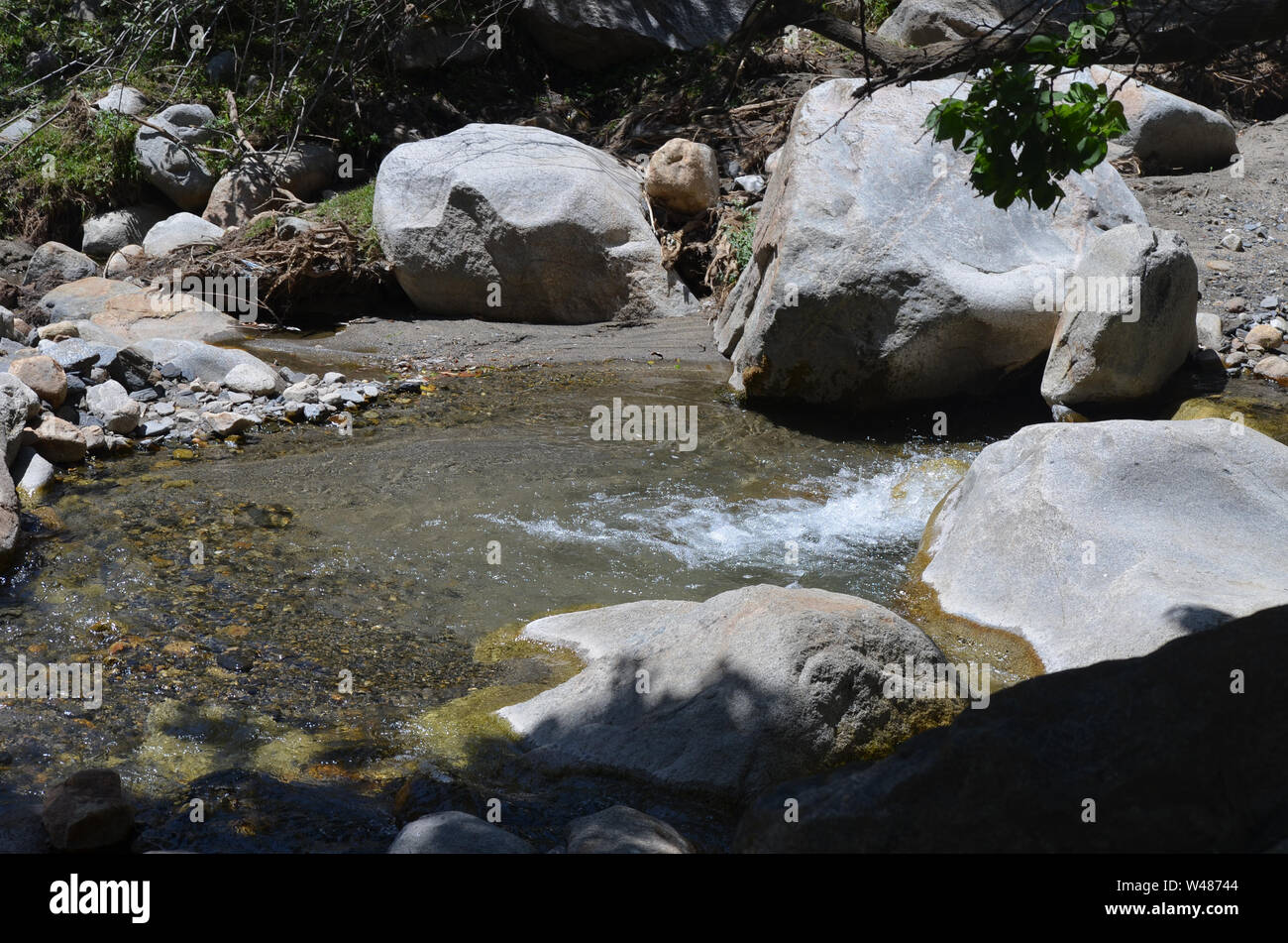 Ein Bach in den Bergen Nuratau, zentrale Usbekistan Stockfoto