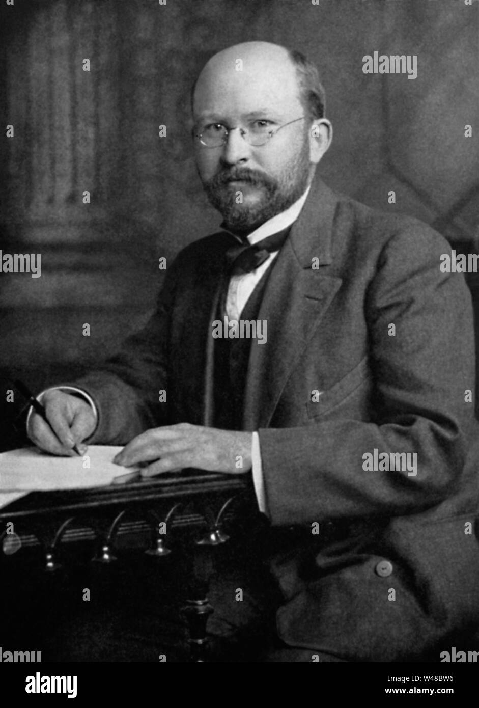 Mit dem Qualitätssicherungsprozess H.A.L.T. (Henry Allen) Ironside (1876-1951), kanadisch-Prediger, Theologe und Autor, an den Anfang seiner Schreiben Karriere. Stockfoto