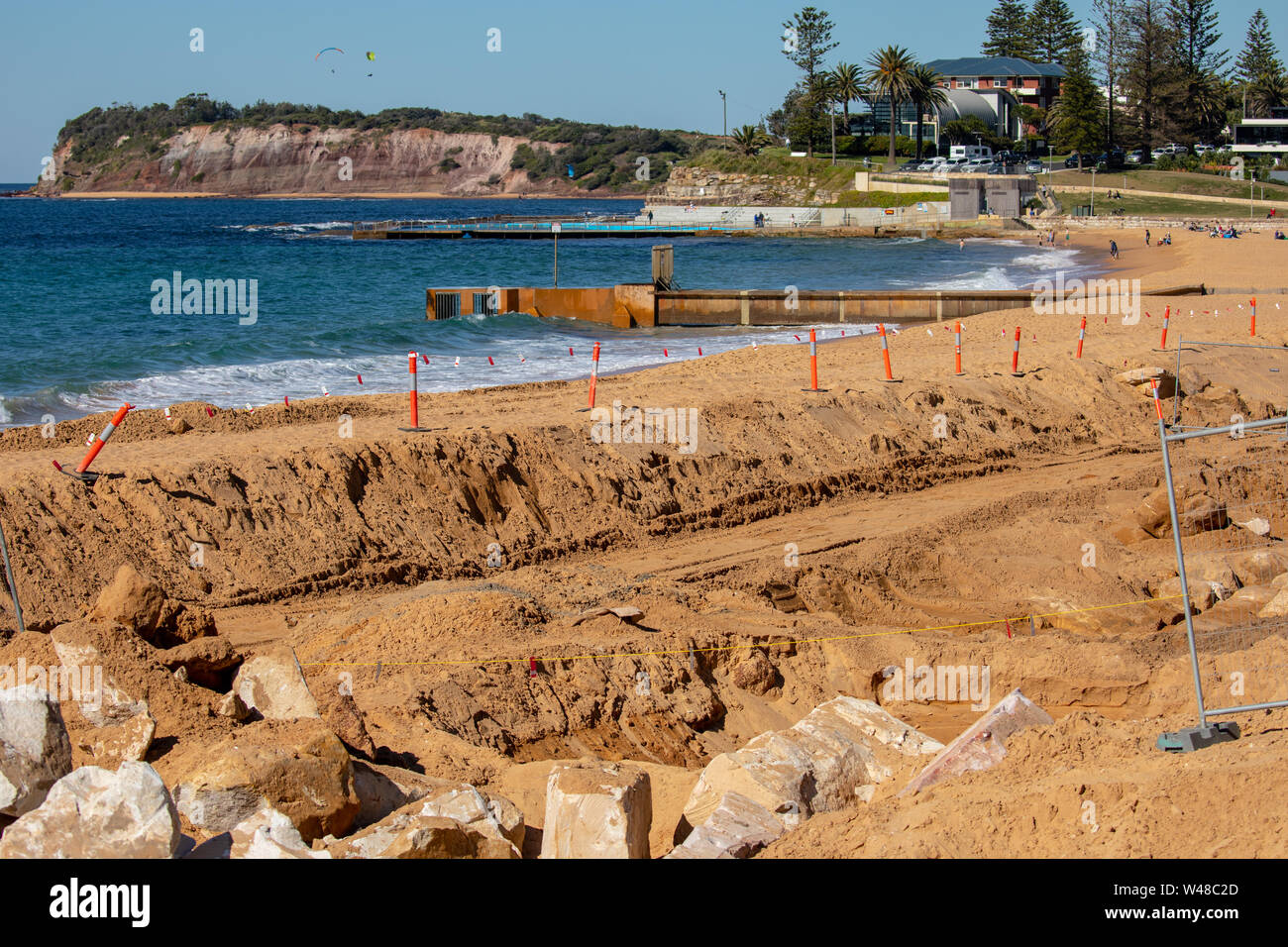 Bau von Verteidigungsanlagen Meer am Strand in collaroy wo König Gezeiten zuvor Häuser und Eigentum beschädigt haben, der Anstieg des Meeresspiegels Sydney Australien Stockfoto