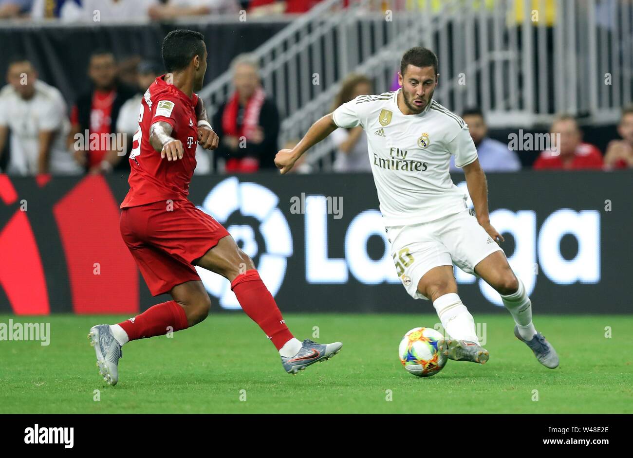 Houston, USA. 21. Juli 2019. firo: 20.07.2019 Fuvuball, Fußball: 1. Bundesliga, Saison 2019/2020 Real Madrid, Freundschaftsspiel, Test, Freundschaftsspiel, gegen den FC Bayern München München, Audi Sommer Tour USA, Internationale Champions Cup 1:3 Duelle, Duell, echten Eden Hazard, FCB Thiago, | Nutzung der weltweiten Kredit: dpa/Alamy leben Nachrichten Stockfoto