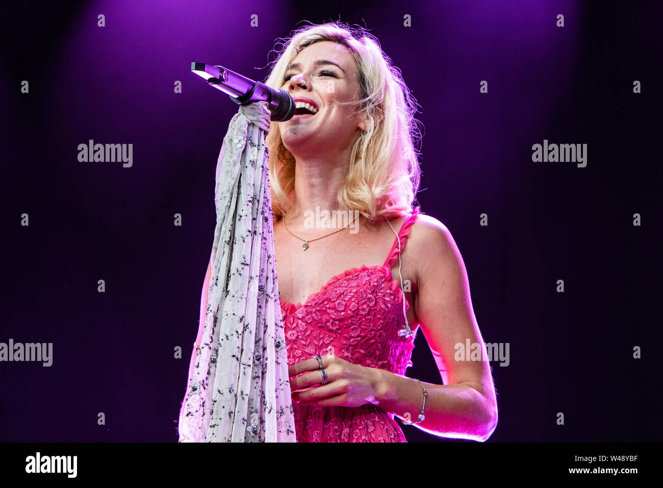 Locarno in der Schweiz. 20. Juli 2019. Der englische Singer/Songwriter und Schauspielerin Joscelyn Eve Stoker besser durch ihr Name JOSS STONE bekannt führt live auf der Bühne des Piazza Grande in der "Moon & Stars Festival" Stockfoto