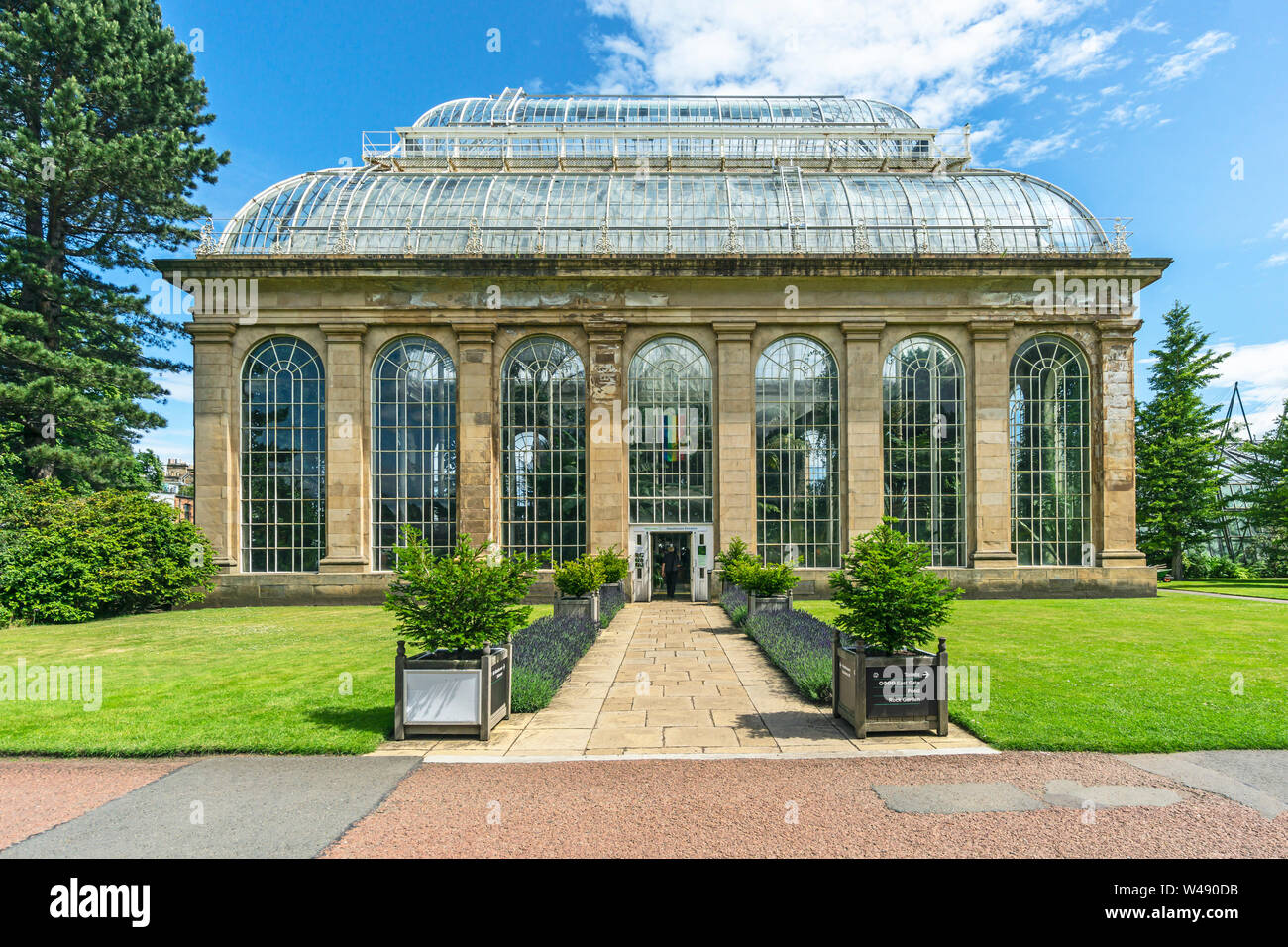 Eingang in die Viktorianische gemäßigt Palmenhaus im Royal Botanic Garden Edinburgh Schottland Großbritannien Stockfoto