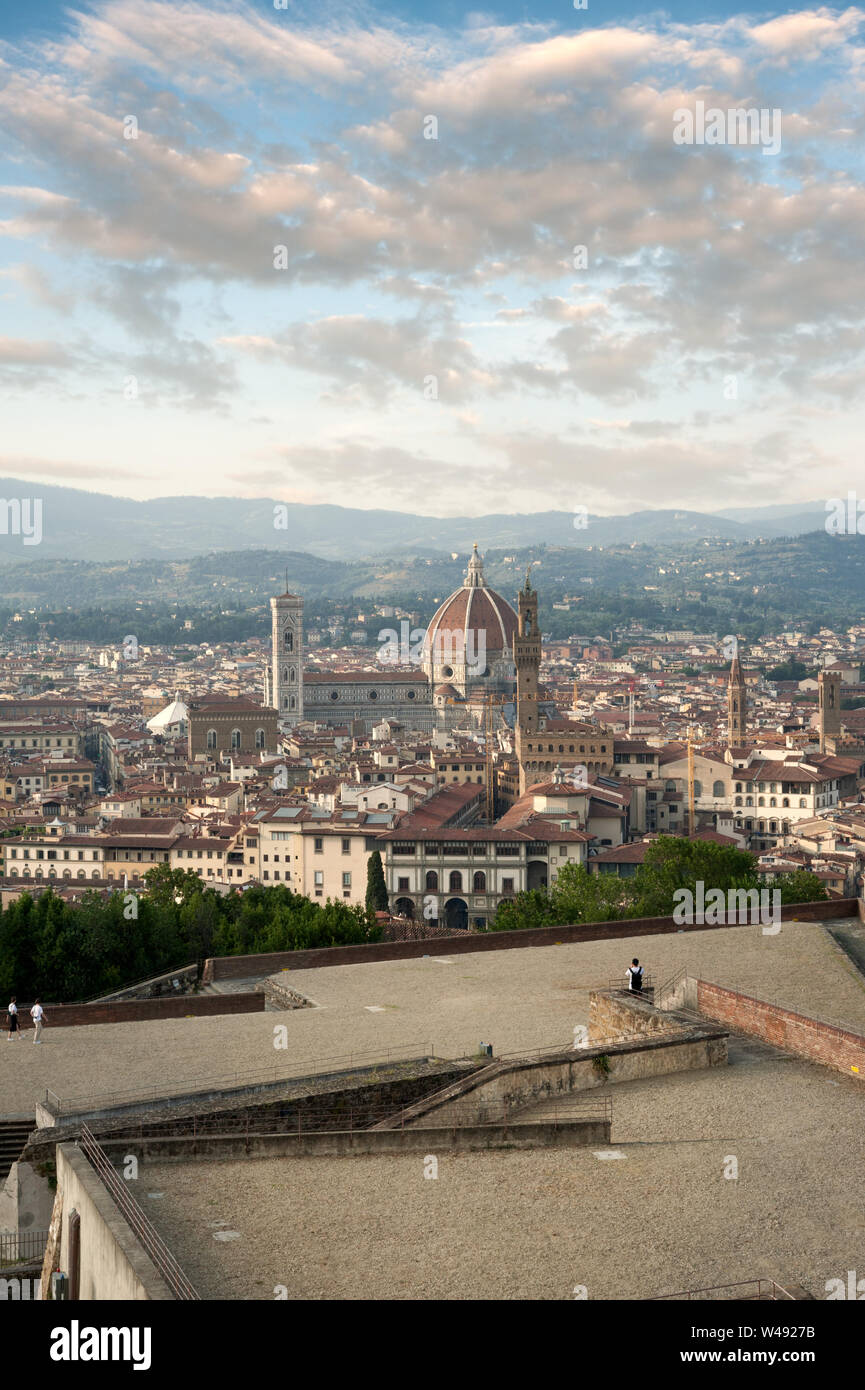 Florenz die Skyline der Stadt. Panorama von einem Fenster des Forts Belvedere. Stockfoto