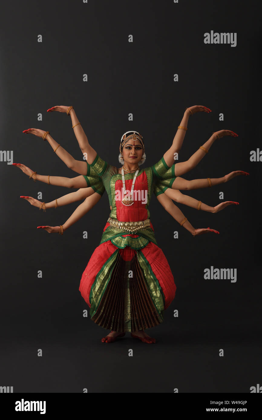 Frau darstellende Bharatanatyam-Tanz Stockfoto
