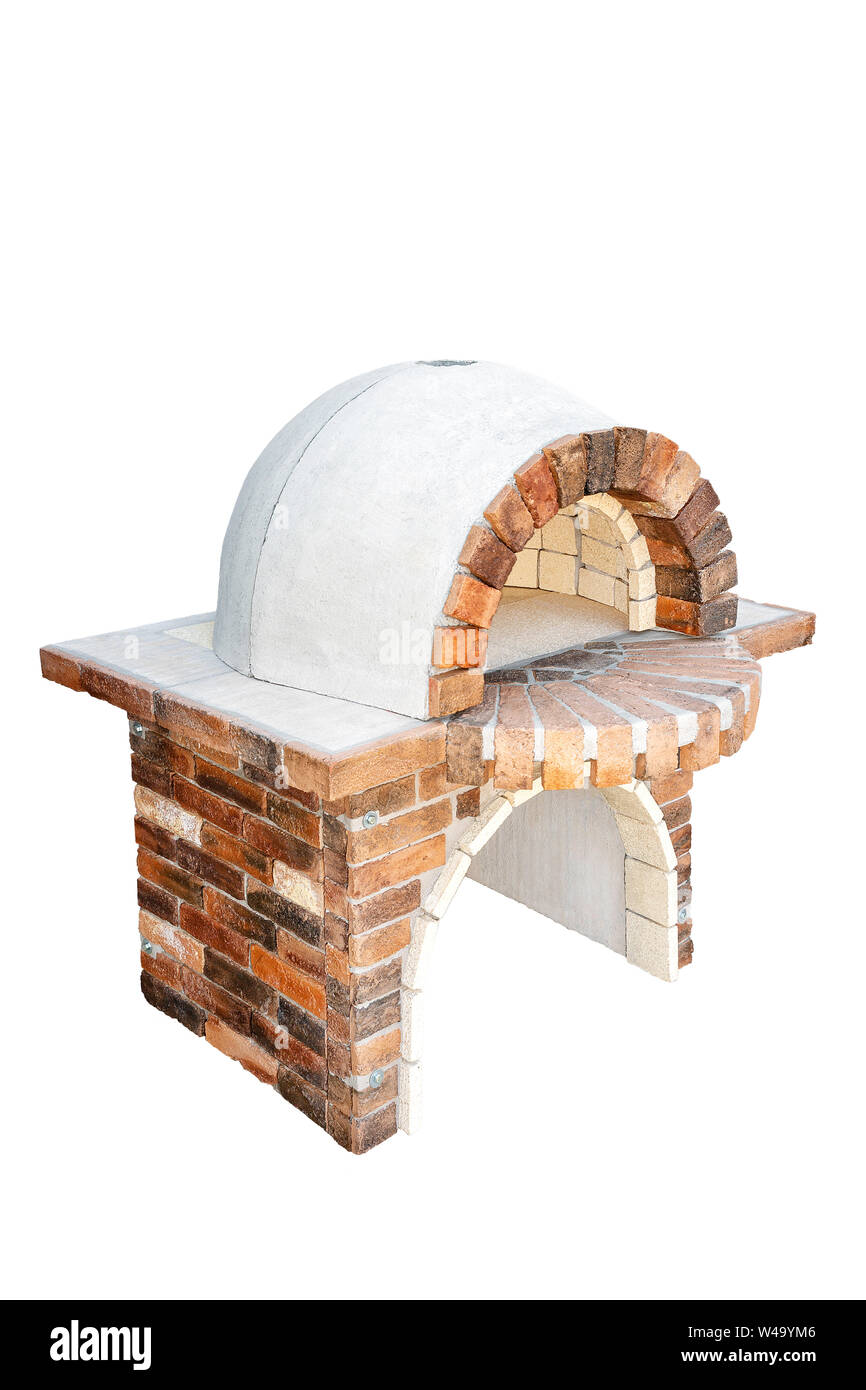 Nicht verwendete Stein garten Ofen zum Backen oder Grillen von Fleisch,  Pizza, Brot, etc. Isoliert auf einem weißen Hintergrund Stockfotografie -  Alamy