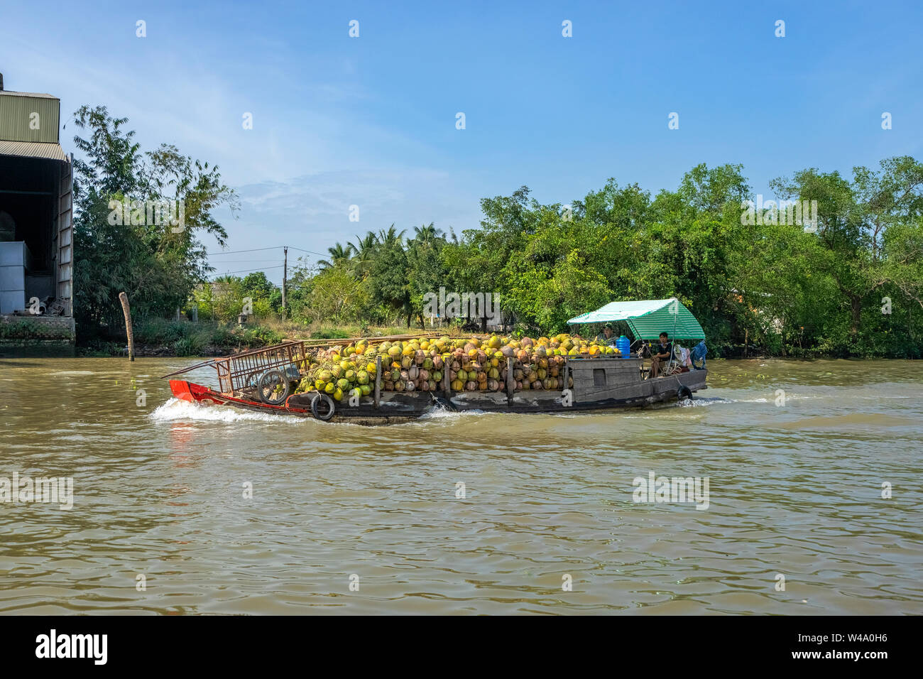 Yacht Transport landwirtschaftliche Produkt auf dem Mekong Fluss. Tien Giang, Vietnam, Mekong Delta. Stockfoto