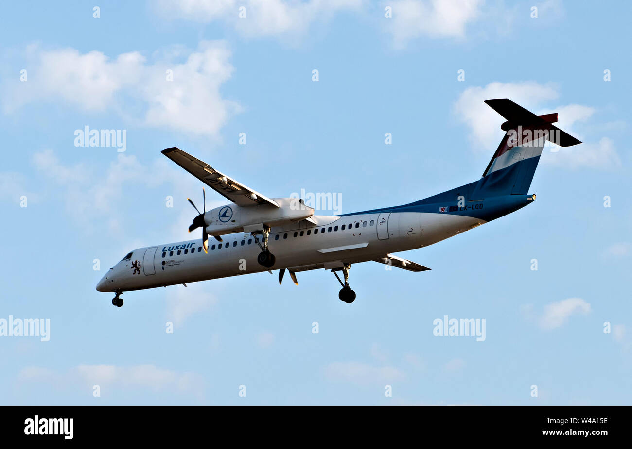 Ein Luxair De Havilland DHC-8 (Dash 8) bei der Endanflug zum London City Airport, Großbritannien Stockfoto