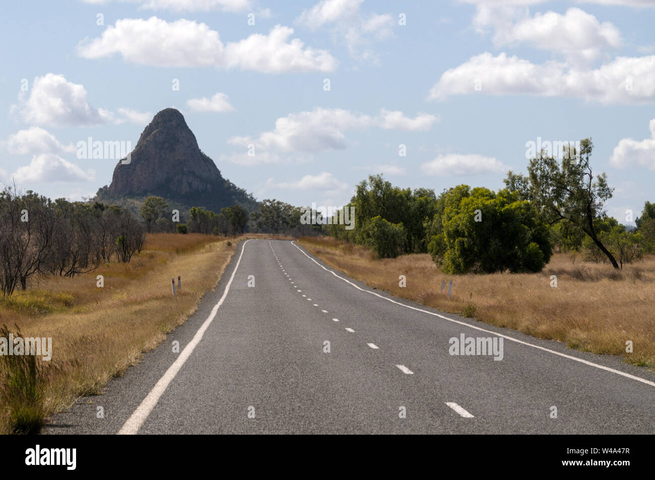 Die Peak-Downs Highway verbindet die landwirtschaftliche Stadt von Clermont und Mackay Stadt an der Ostküste, eine Entfernung von 285 km in Queensland, Australien. Th Stockfoto
