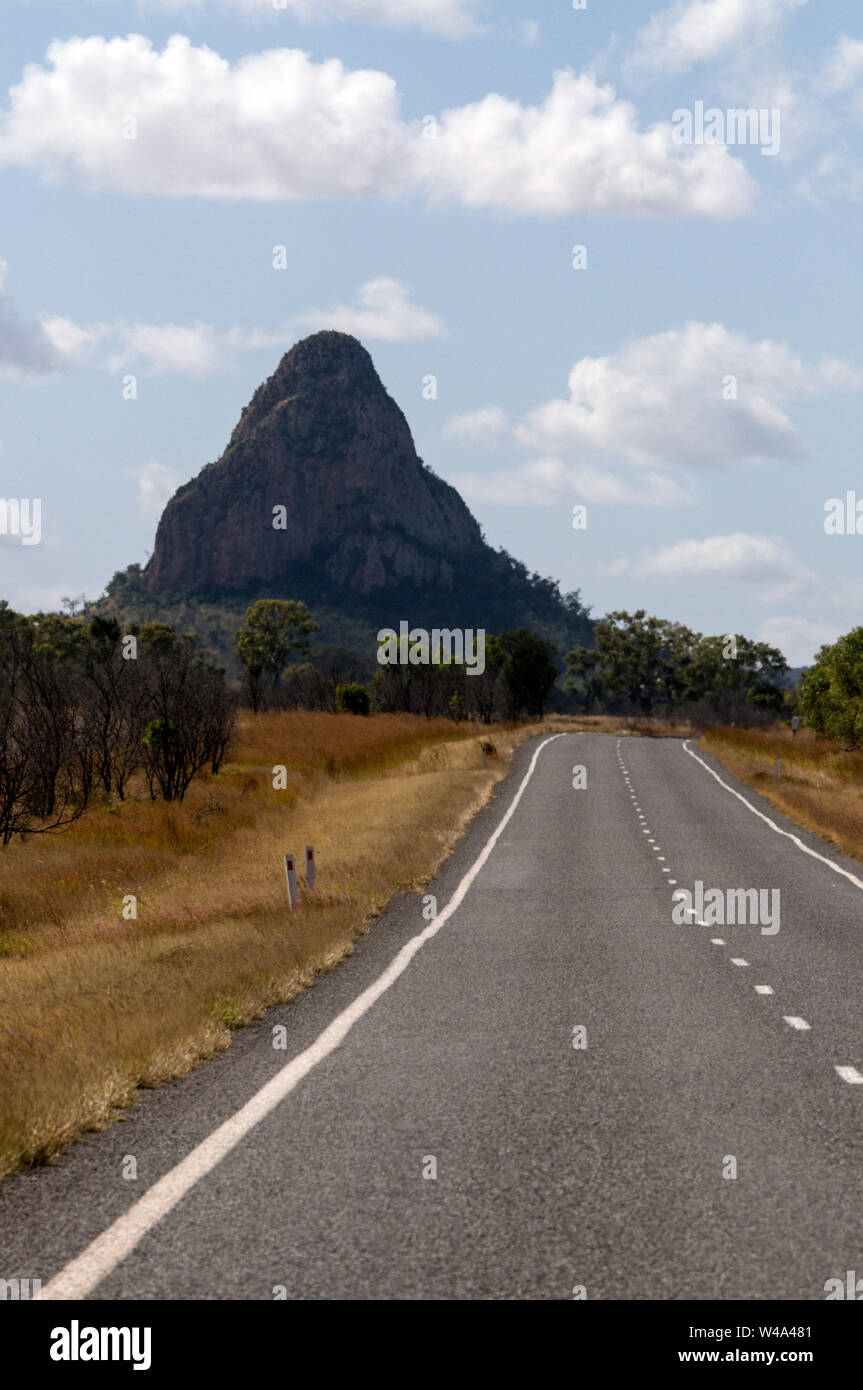Die Peak-Downs Highway verbindet die landwirtschaftliche Stadt von Clermont und Mackay Stadt an der Ostküste, eine Entfernung von 285 km in Queensland, Australien. Th Stockfoto