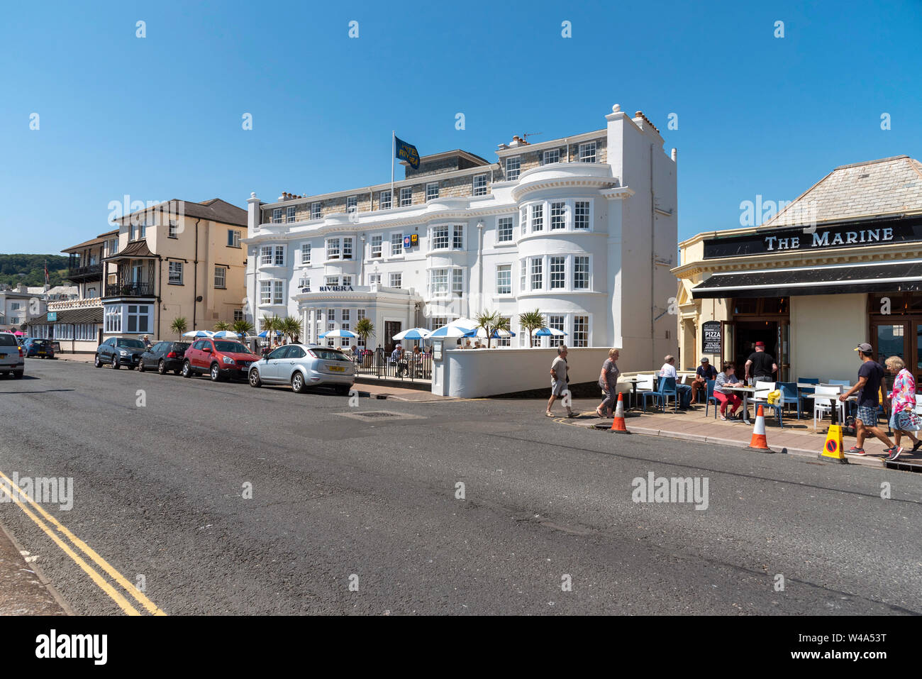Honiton, Devon, England, UK. Juli 2019. Die Strandpromenade in Sidmouth ein beliebter Ferienort im East Devon. Stockfoto