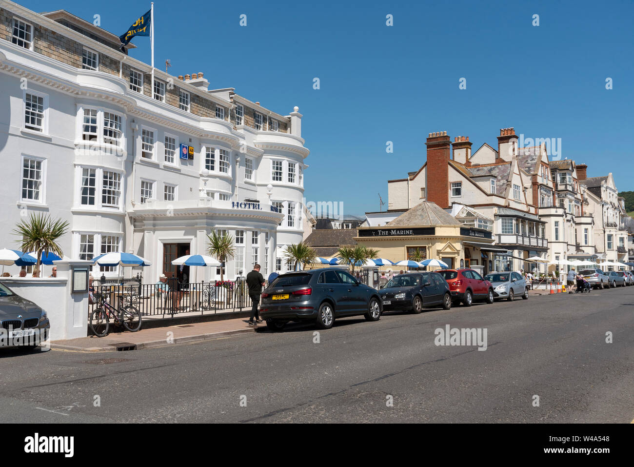 Honiton, Devon, England, UK. Juli 2019. Die Strandpromenade in Sidmouth ein beliebter Ferienort im East Devon. Stockfoto