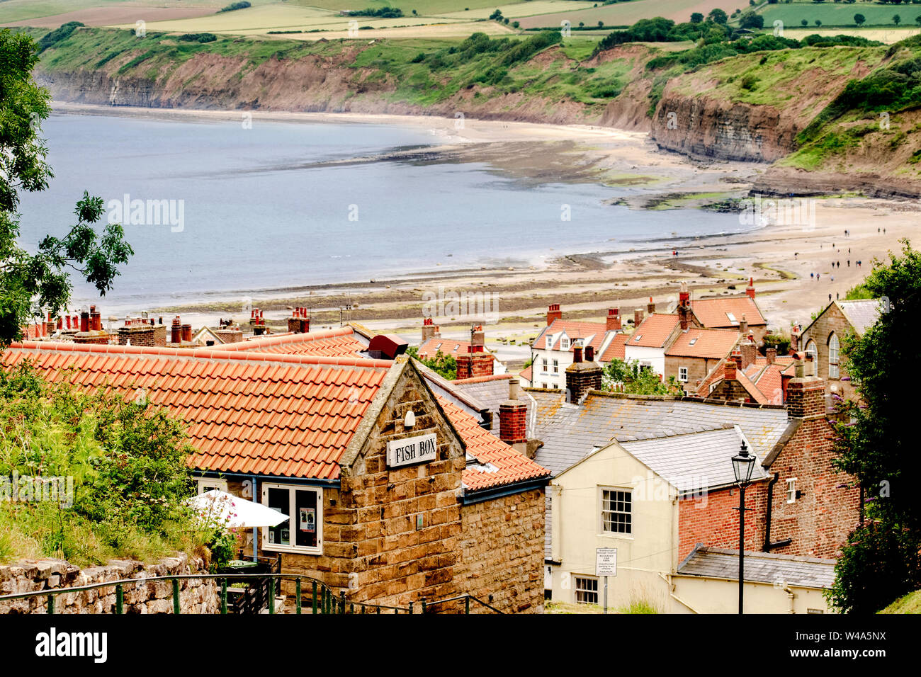 Blick auf die Bucht von robinhoods ein altes Fischerdorf an der Küste von North Yorkshire in der Nähe von Whitby, Scarborough entfernt Stockfoto