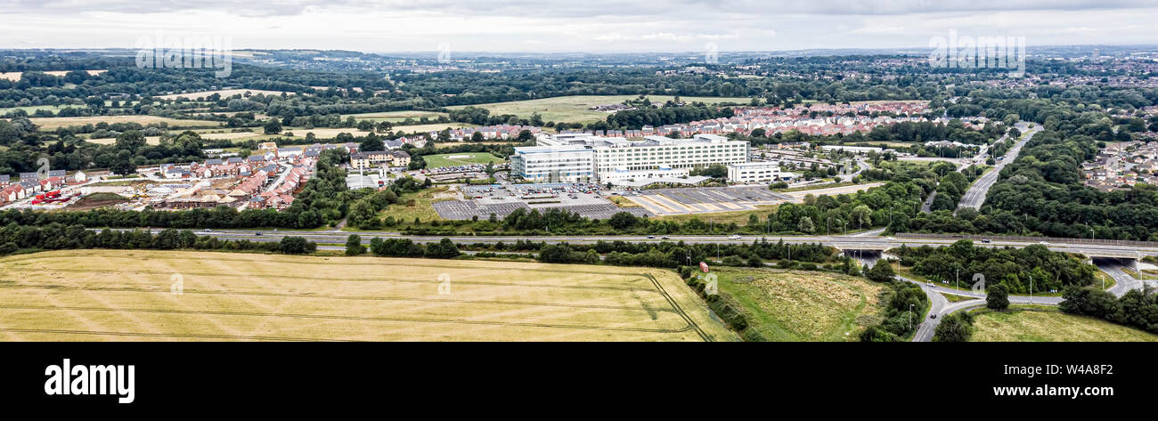 SWINDON, UK - 21. JULI 2019: Luftaufnahme der neue Entwicklungen für die NEV (North East Dörfer) in Swindon, Stockfoto