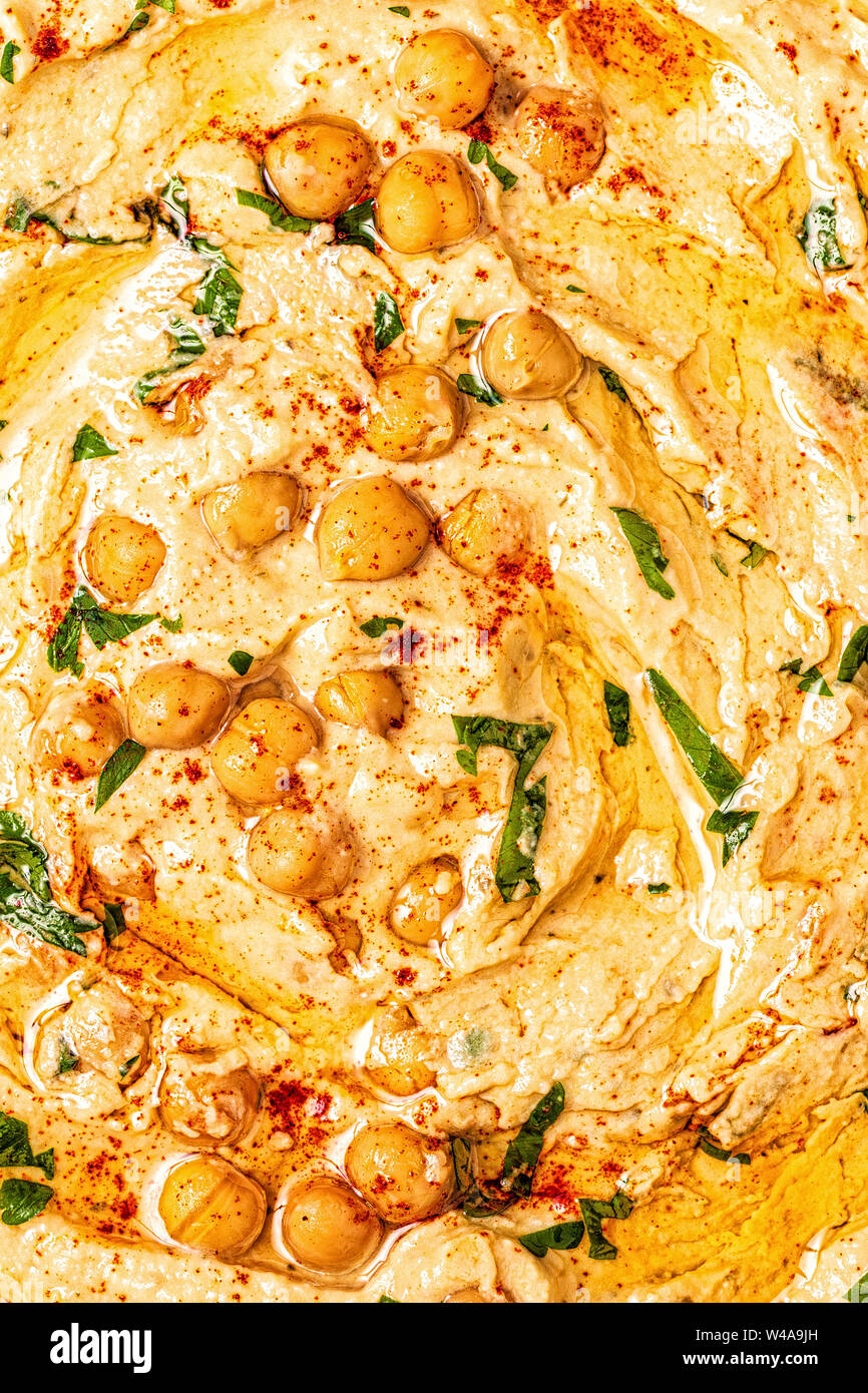 Hausgemachte Hummus, Kichererbsen dip, mit Gewürzen. Ansicht von oben. Stockfoto