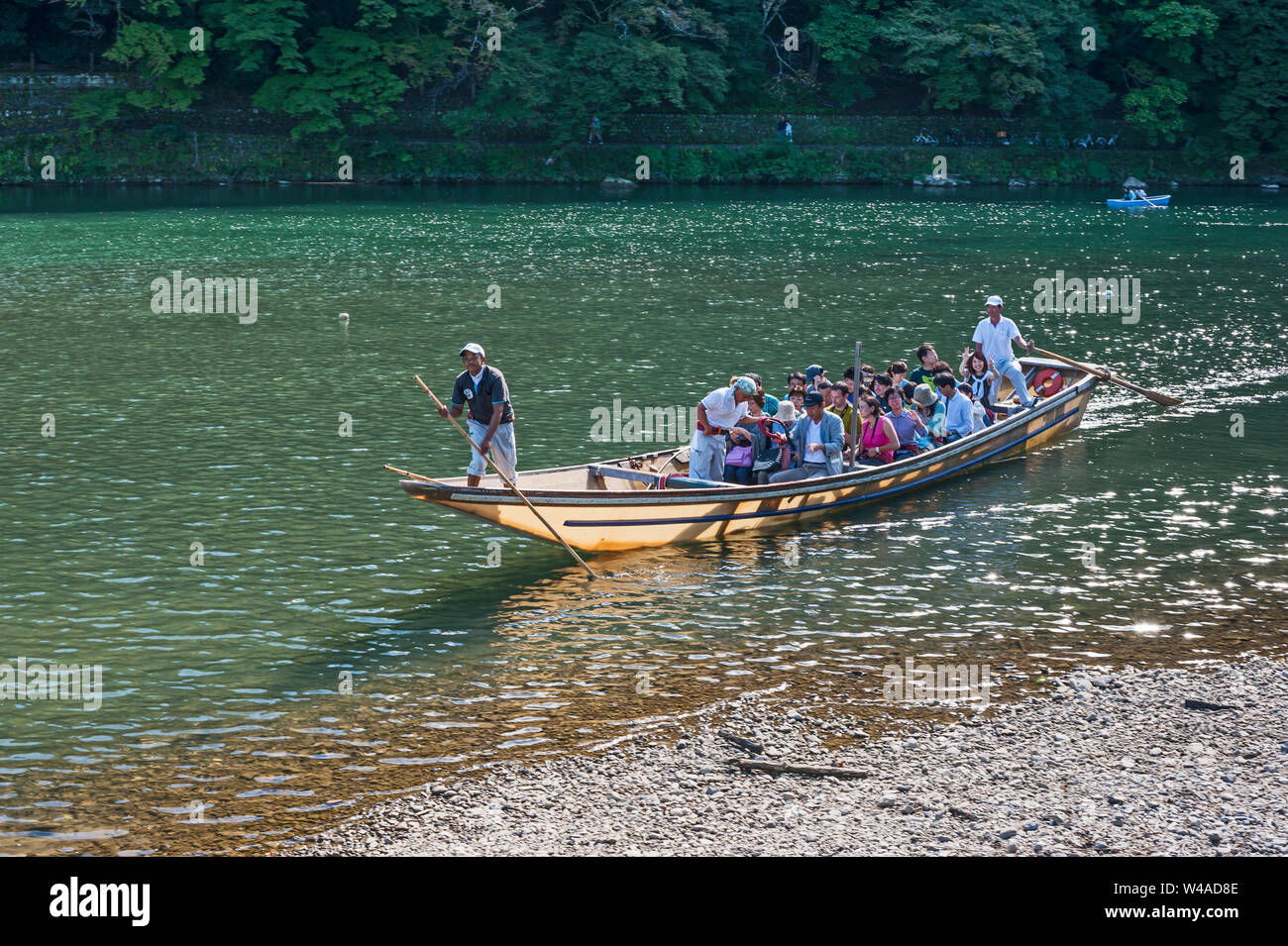 Arashiyama Flussboot Stockfotos und -bilder Kaufen - Alamy