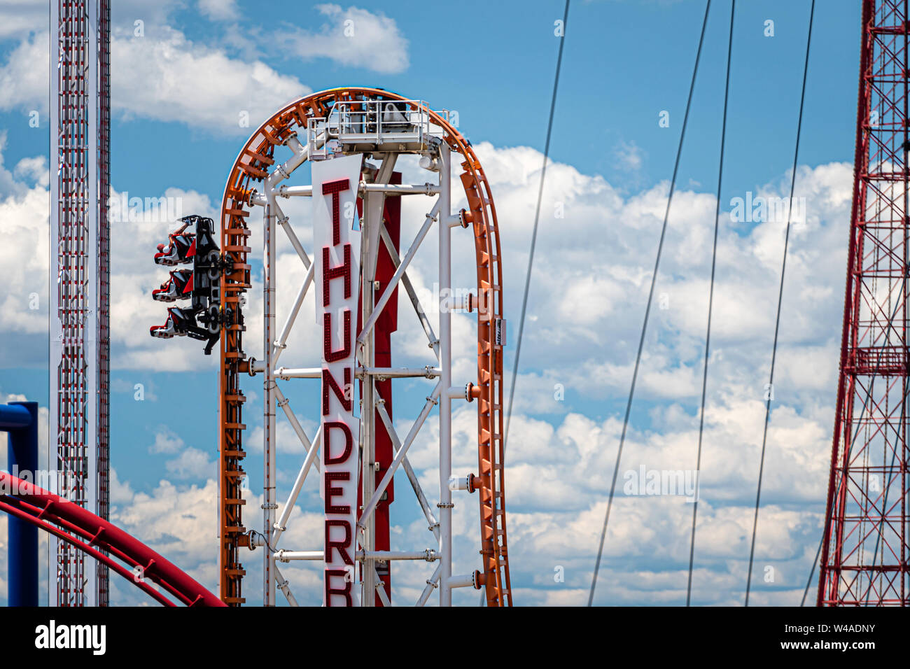 New York, USA - Juni 22, 2019: Die thunderbolt Achterbahn auf Coney Island in Brooklyn. Stockfoto