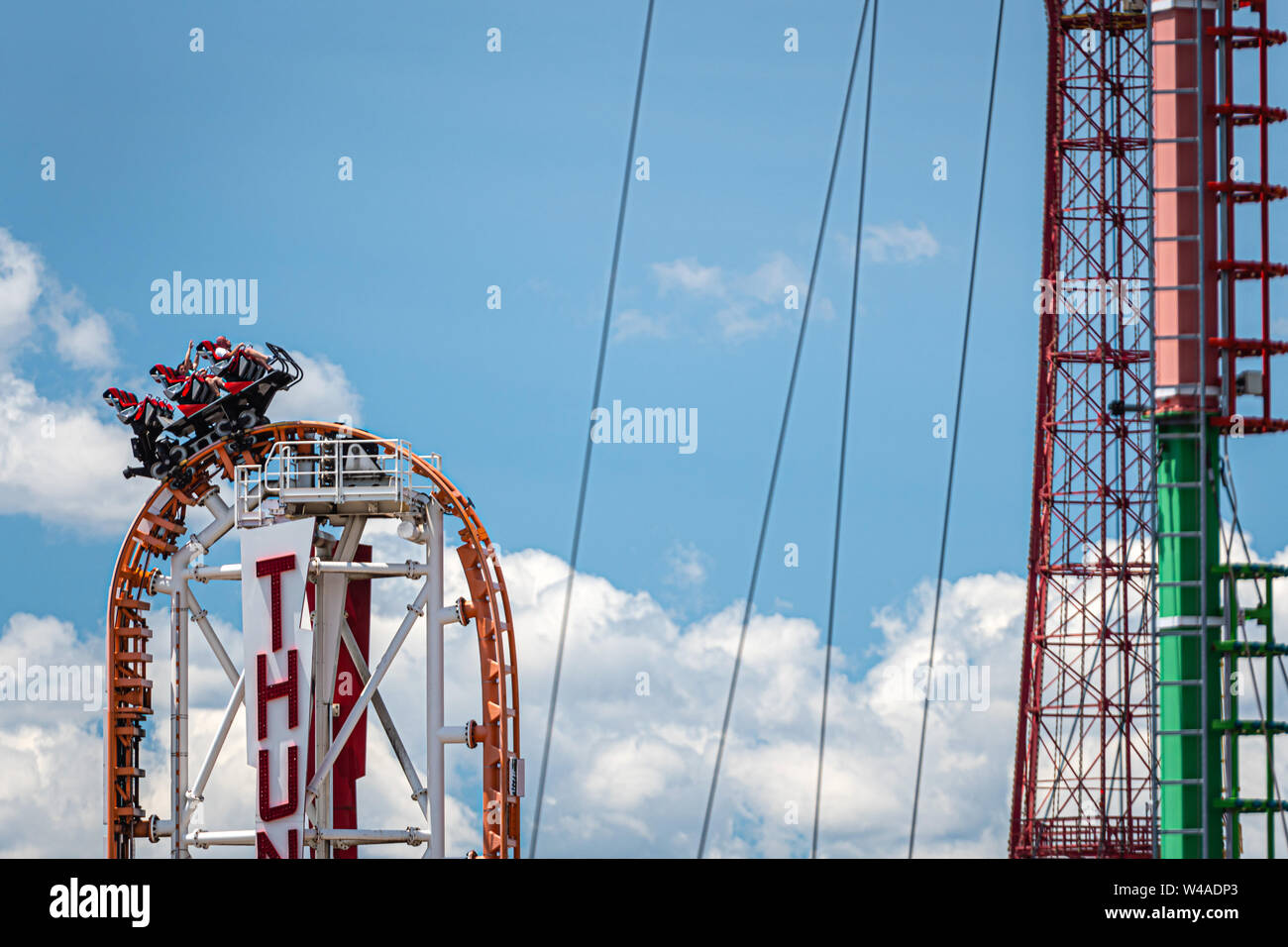 New York, USA - Juni 22, 2019: Die thunderbolt Achterbahn auf Coney Island in Brooklyn. Stockfoto