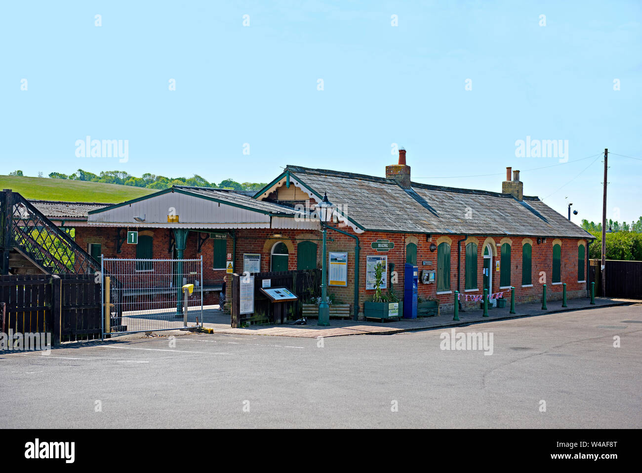 Brading Bahnhof befindet sich auf der Insel von Ryde zu Shanklin auf der Insel Wight. Großbritannien Stockfoto