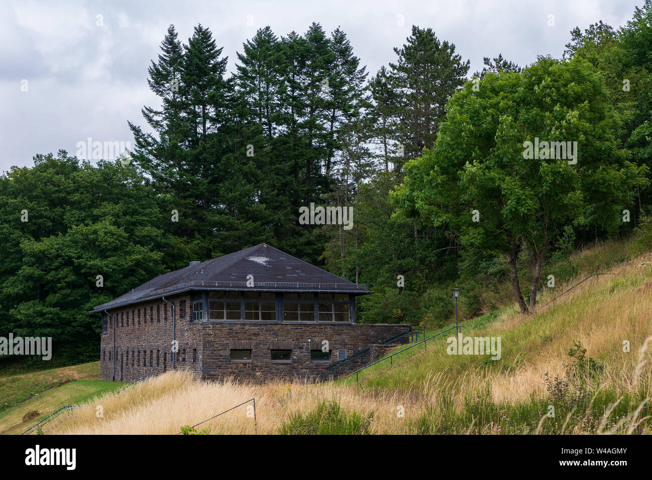 Angesichts der Hundertschaft Häuser Ordensburg Vogelsang Stockfoto