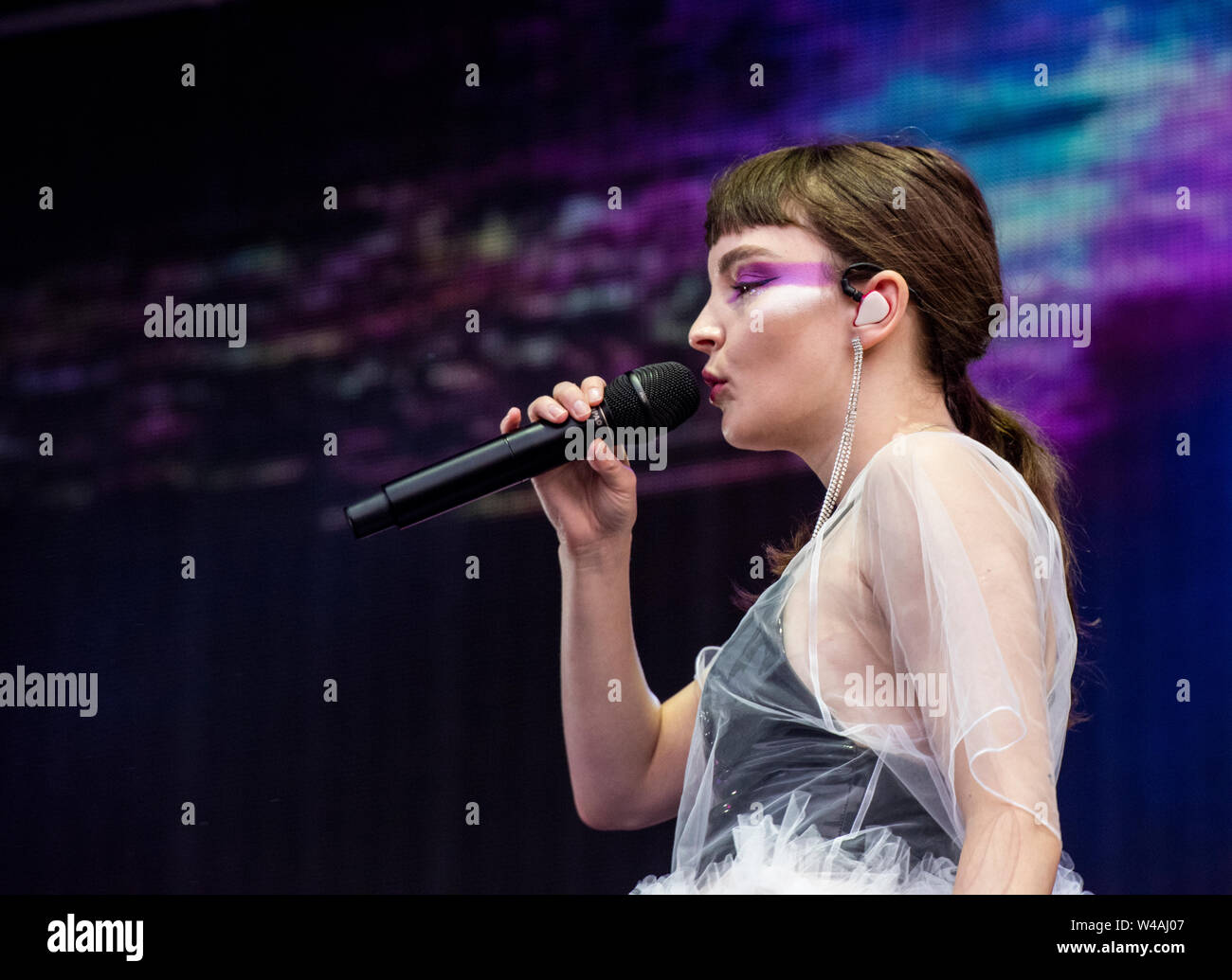 Lauren Mayberry, Sänger der Schottischen band Kirchen live bei Latitude Festival, henham Park, Suffolk, Großbritannien, 21. Juli 2019 Stockfoto