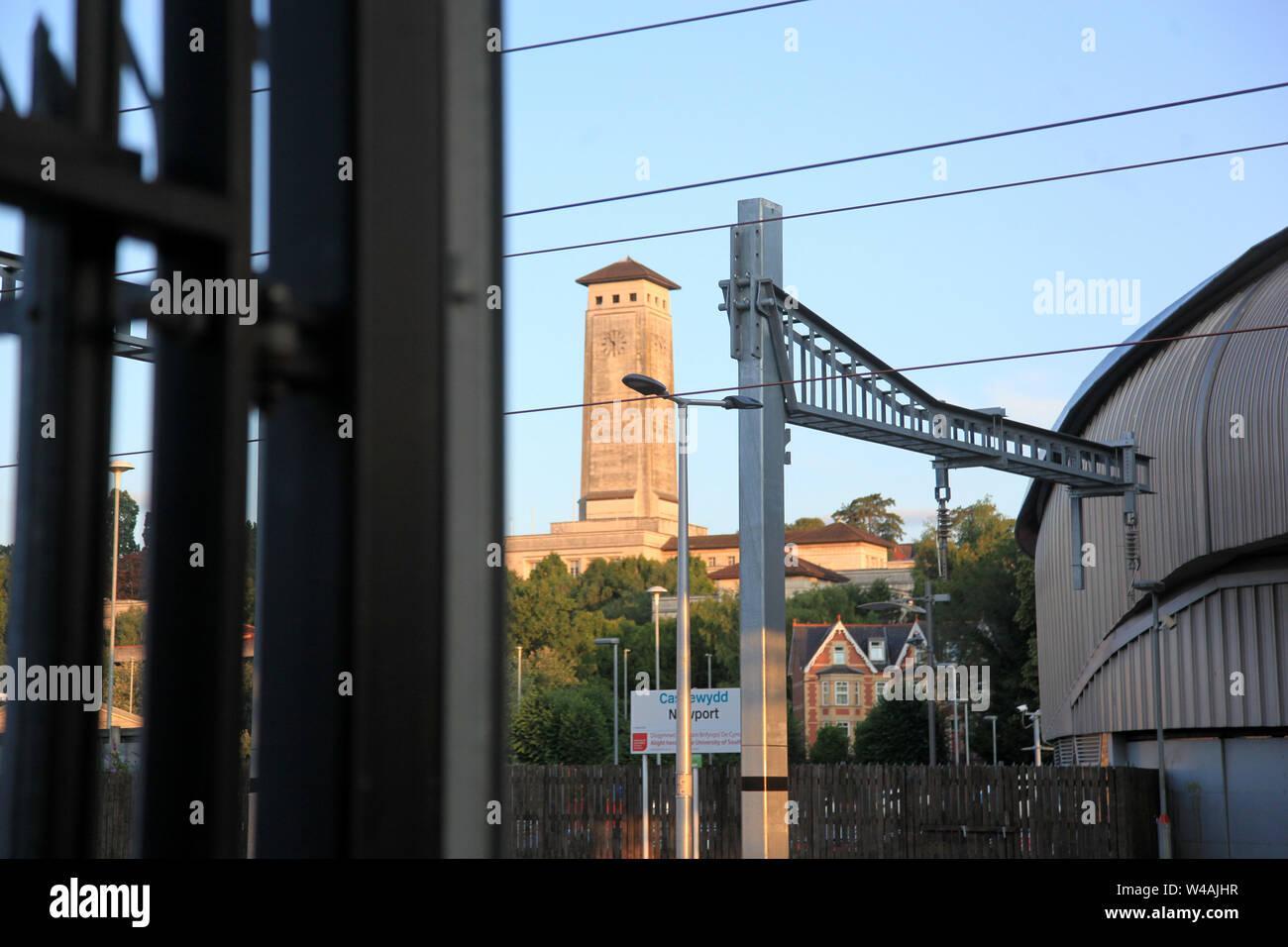 Clock Tower, Newport, Wales, vom Bahnhof aus gesehen Stockfoto
