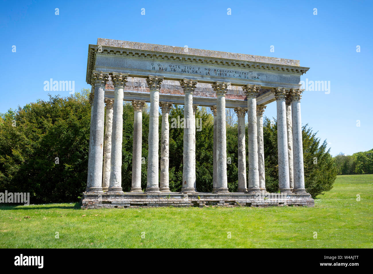 Tempel der Eintracht im Park von Audley End House, Saffron Walden CB11 4JF, Großbritannien, 15. Juni 2019 Stockfoto