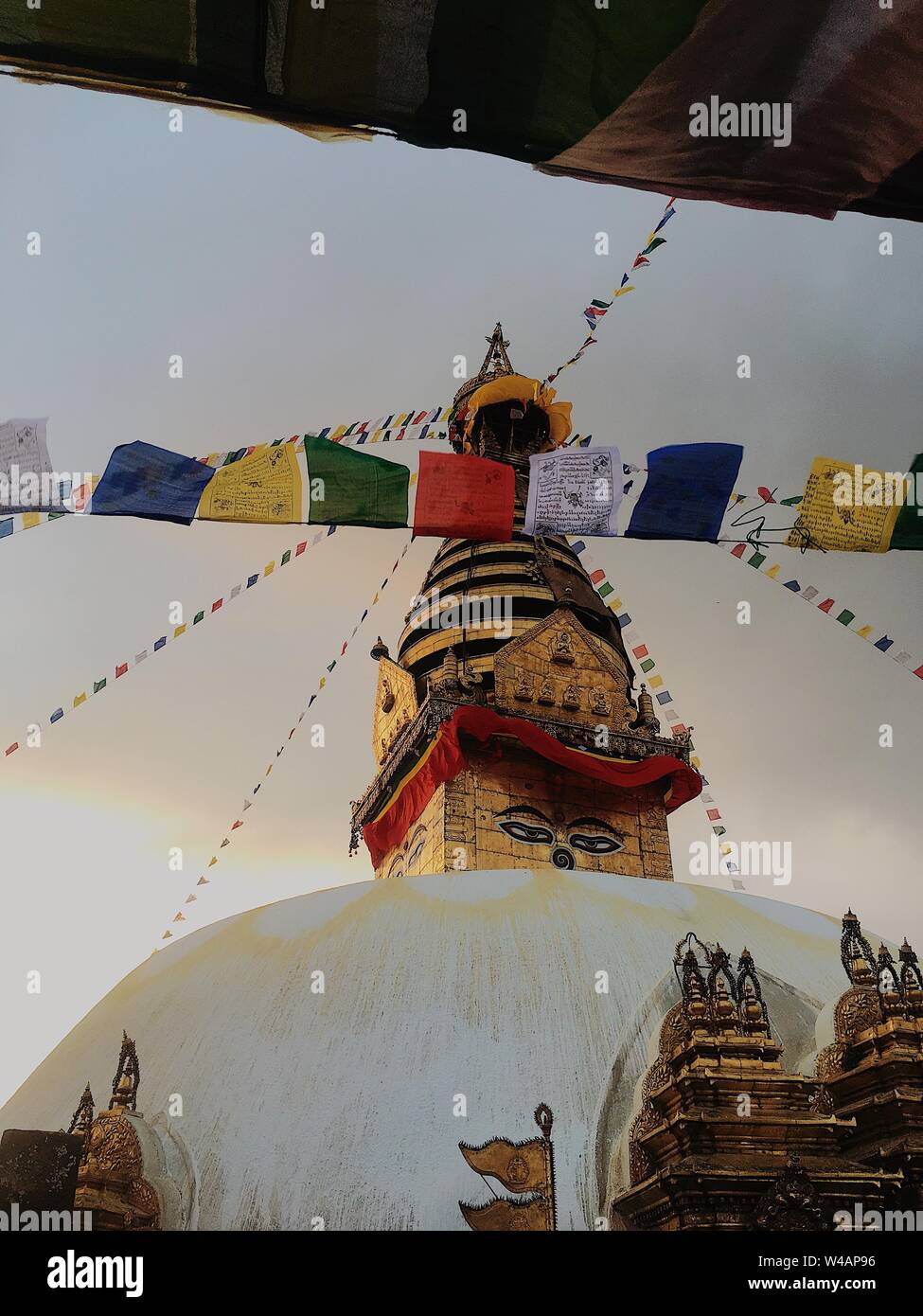 Tempel in Nepal mit Himalayan Flags Stockfoto
