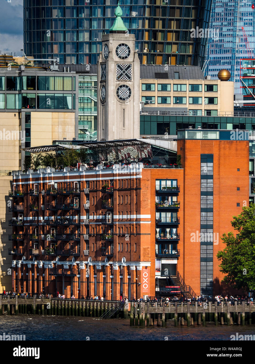 Oxo Tower London. Ursprünglich als Power Station in den späten C 19 Es im Art-déco-Stil von Architekt Albert Moore neu gestaltet wurde zwischen 1928-29 errichtet. Stockfoto