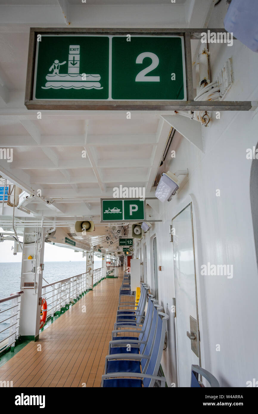 An Bord eines Schiffes cruies. Die bezeichneten Treffpunkt für Passagiere bei Notfällen oder Evakuierungen Stockfoto