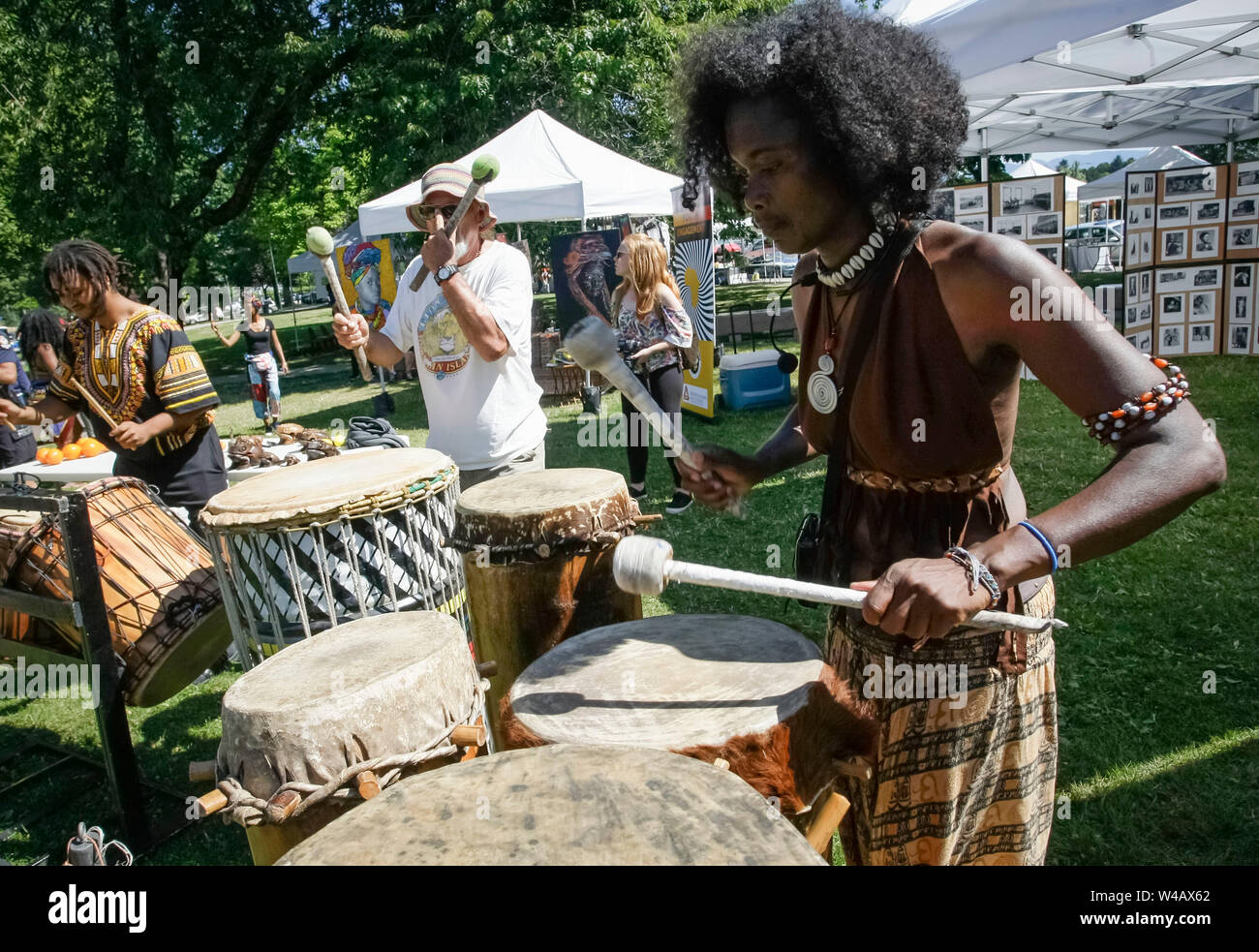 Vancouver, Kanada. 21. Juli, 2019. Musiker Afrikanische Trommeln während der afrikanischer Abstammung Festival in Vancouver, Kanada, 21. Juli 2019. Die afrikanischer Abstammung Festival, das in Vancouver am 20. Juli und 21 gehalten wird, soll die kulturelle Vielfalt der Menschen afrikanischer Abstammung leben in Vancouver zu feiern. Credit: Liang Sen/Xinhua/Alamy leben Nachrichten Stockfoto