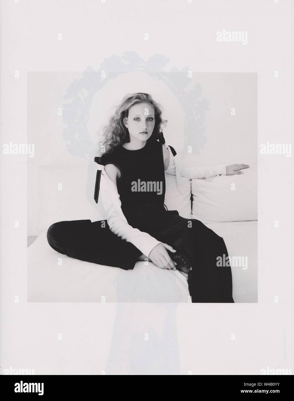 Plakatwerbung CELINE Modehaus in Papiermagazin aus 2016 Jahren, Werbung, kreative Celine 2010er Jahre Werbung Stockfoto